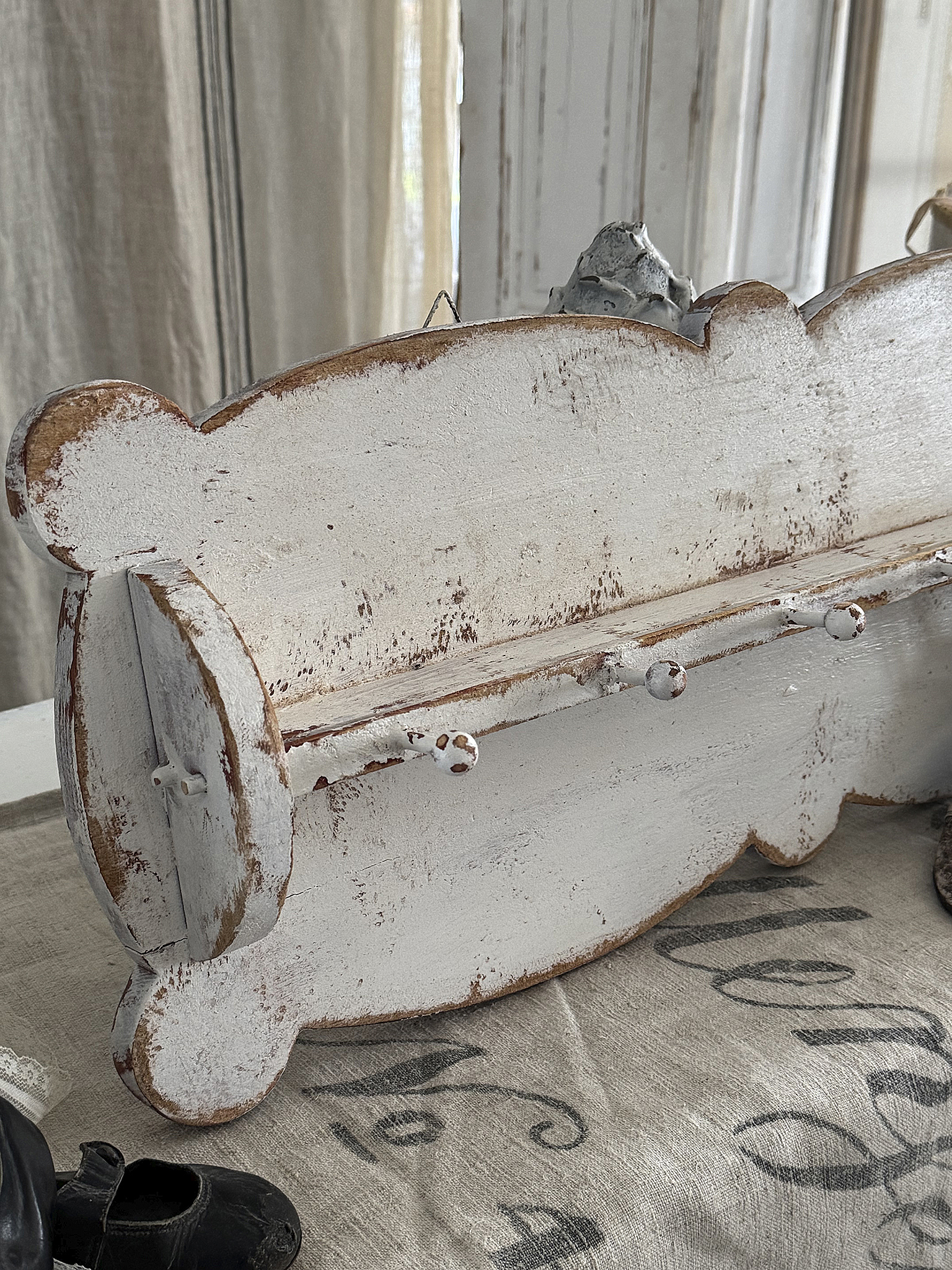 Süßes antikes Haken-Wandregal im Shabby-Chic***