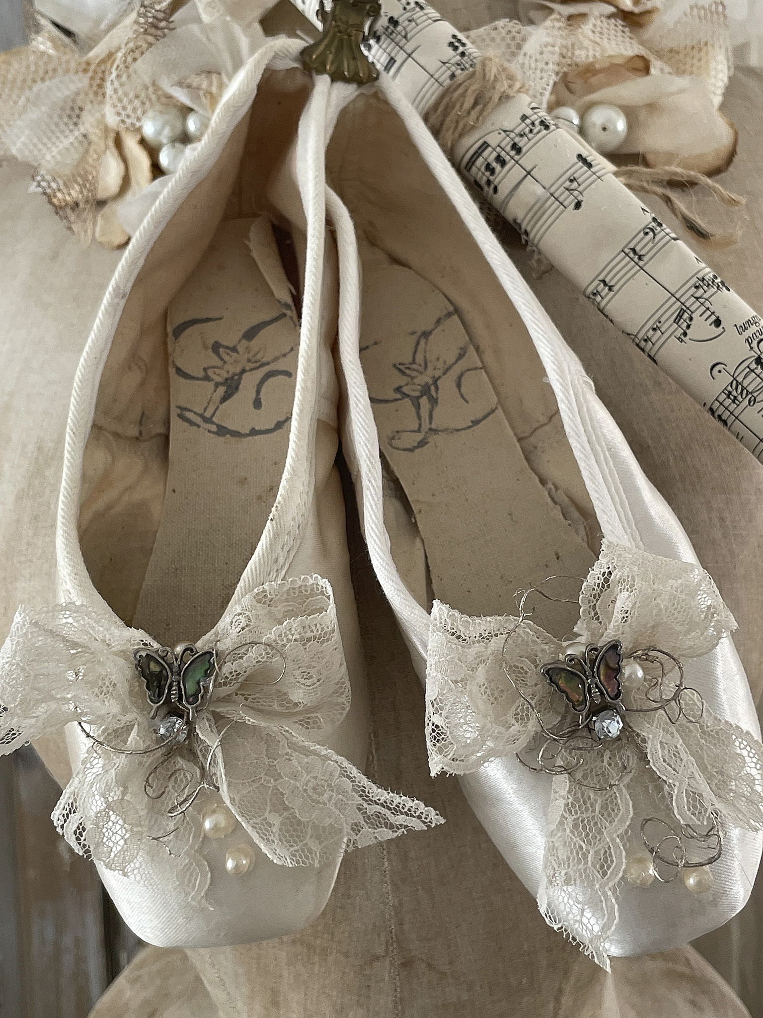 Süße alte Spitzenschuhe weiß-creme Schmetterling*** Süße alte Spitzenschuhe weiß-creme Schmetterling***