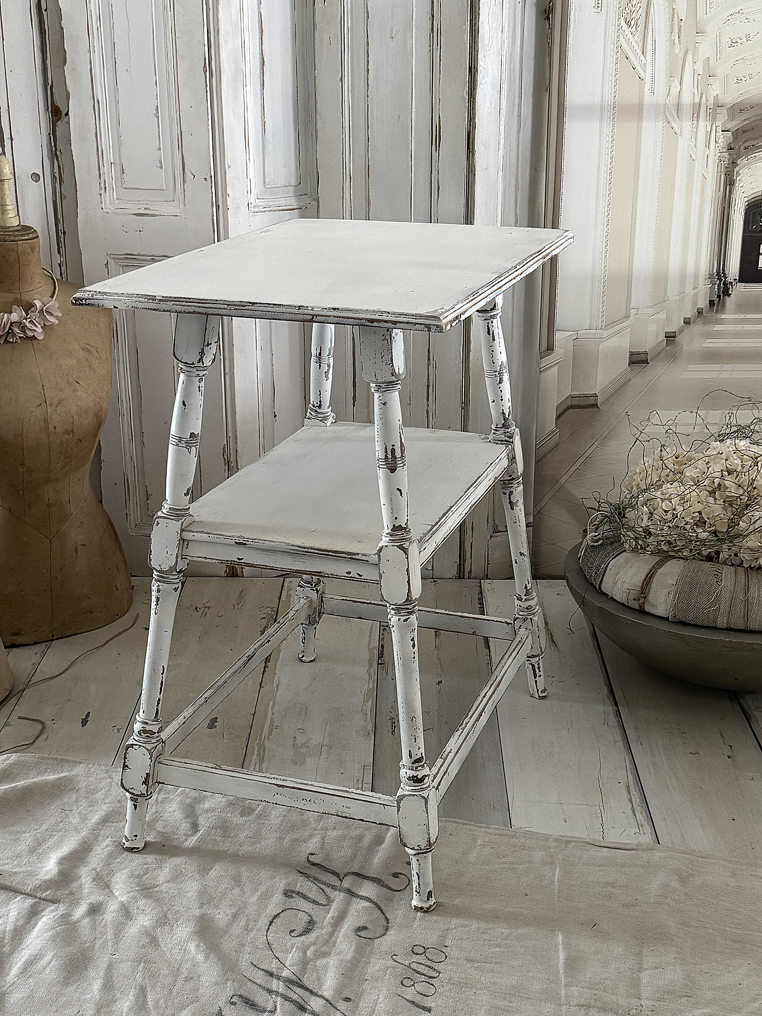 Alter Landhaustisch, Beistelltisch***