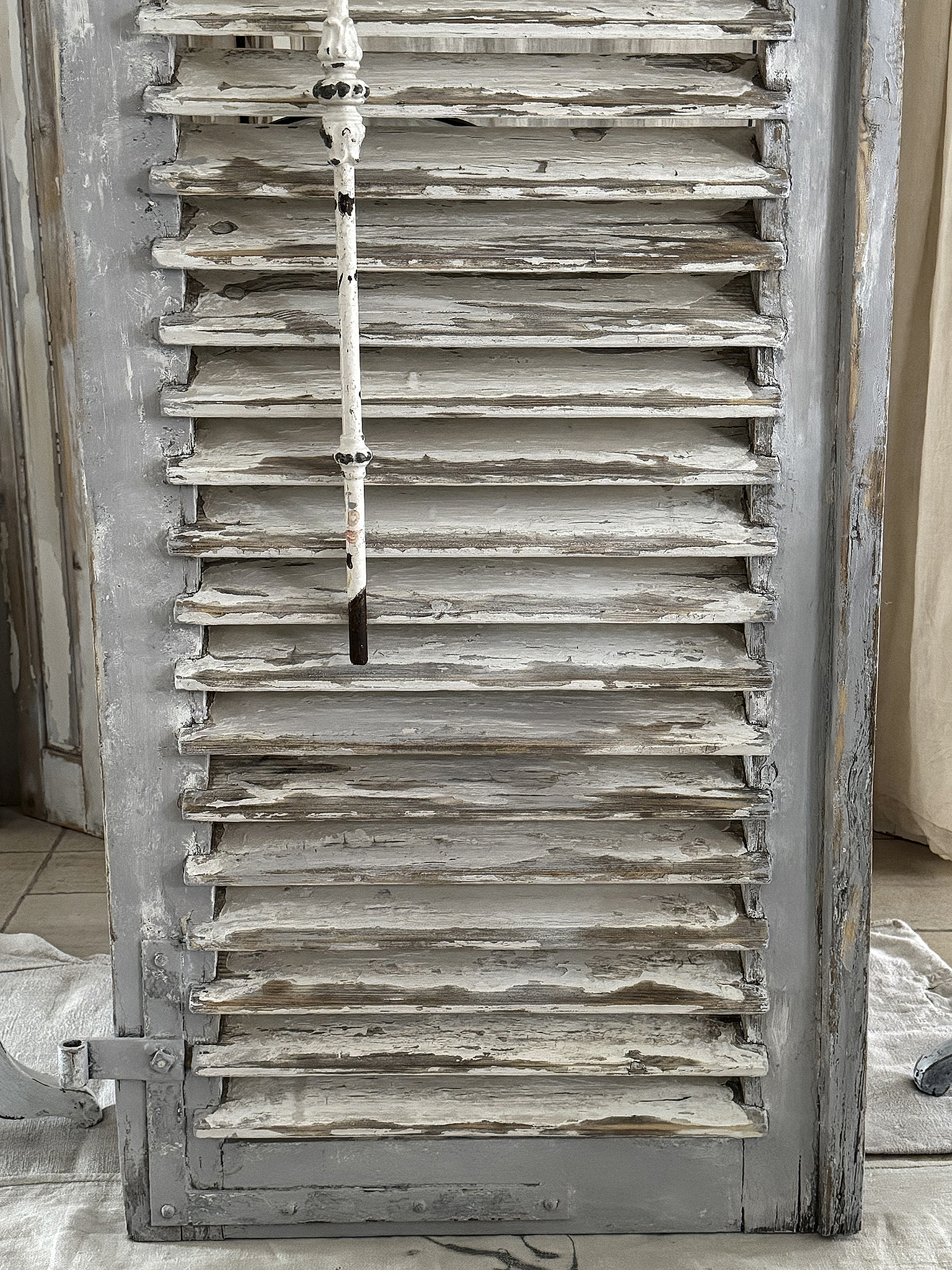  Wunderschöner antiker Lamellenladen mit Geländerstab***