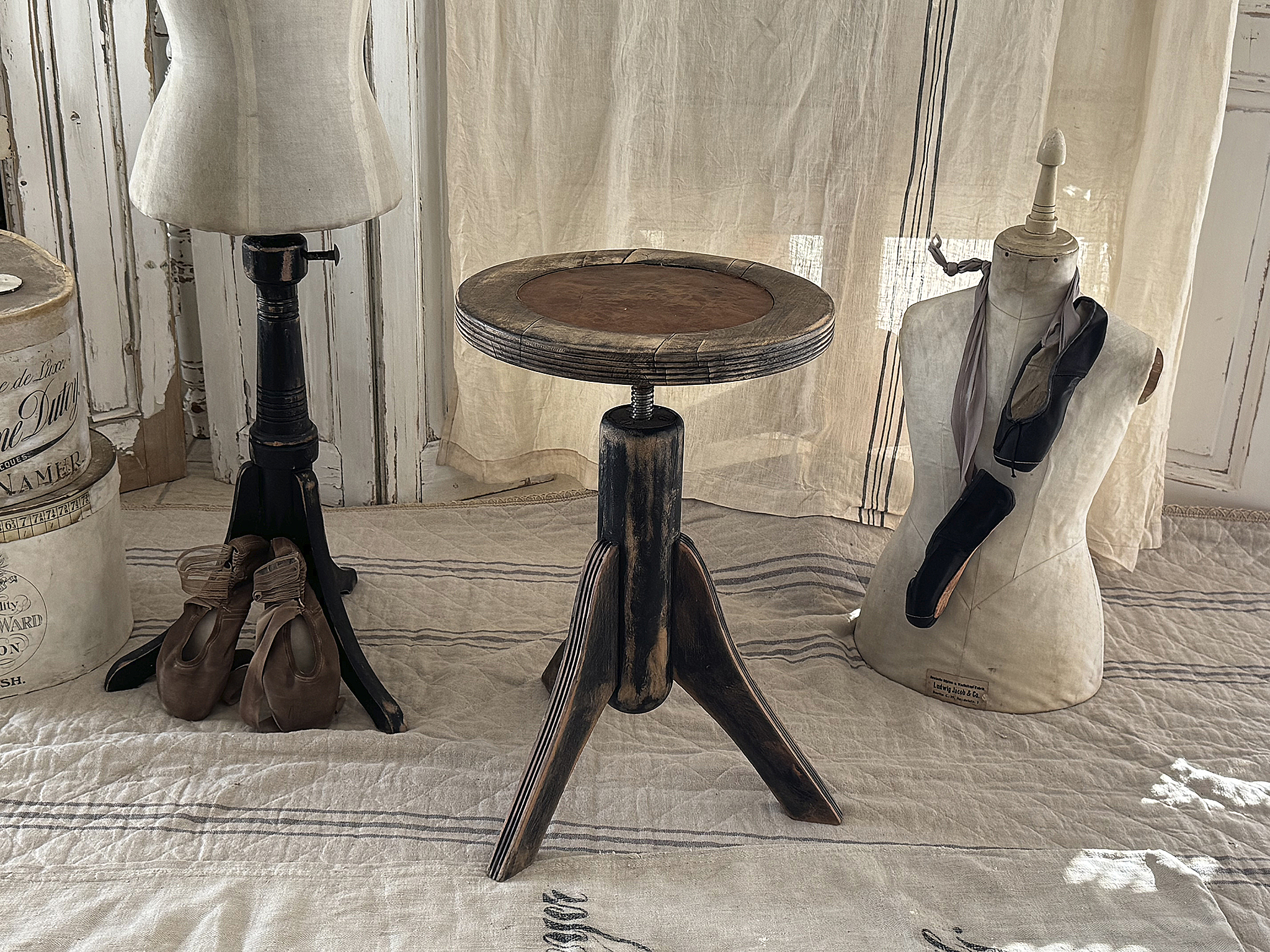 Alter Klavierhocker im Original-Vintage-Kleid***