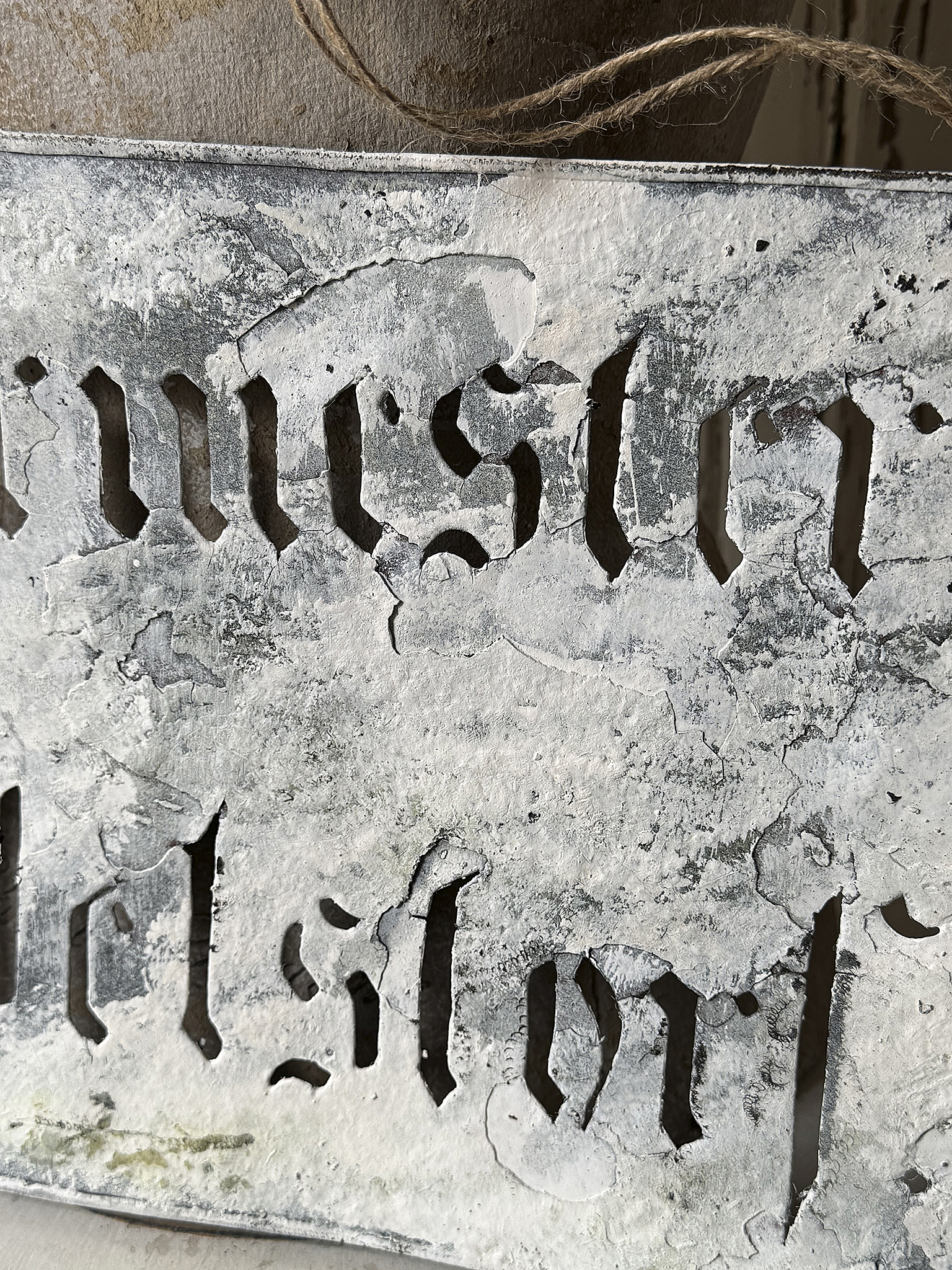 Antike Eisen-Schablone mit Patina & altdeutscher Schrift***