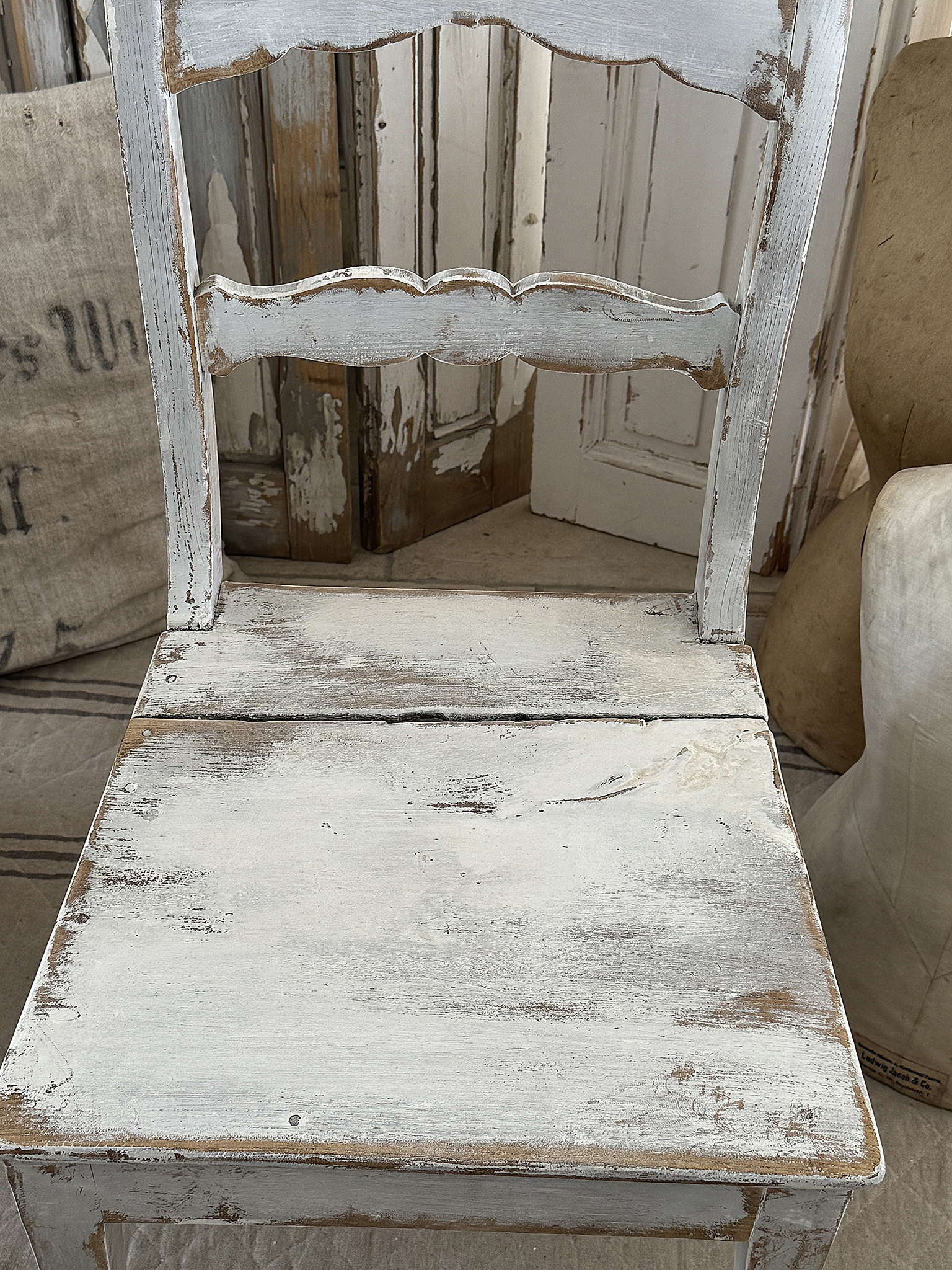 Antiker niedriger Biedermeierstuhl***