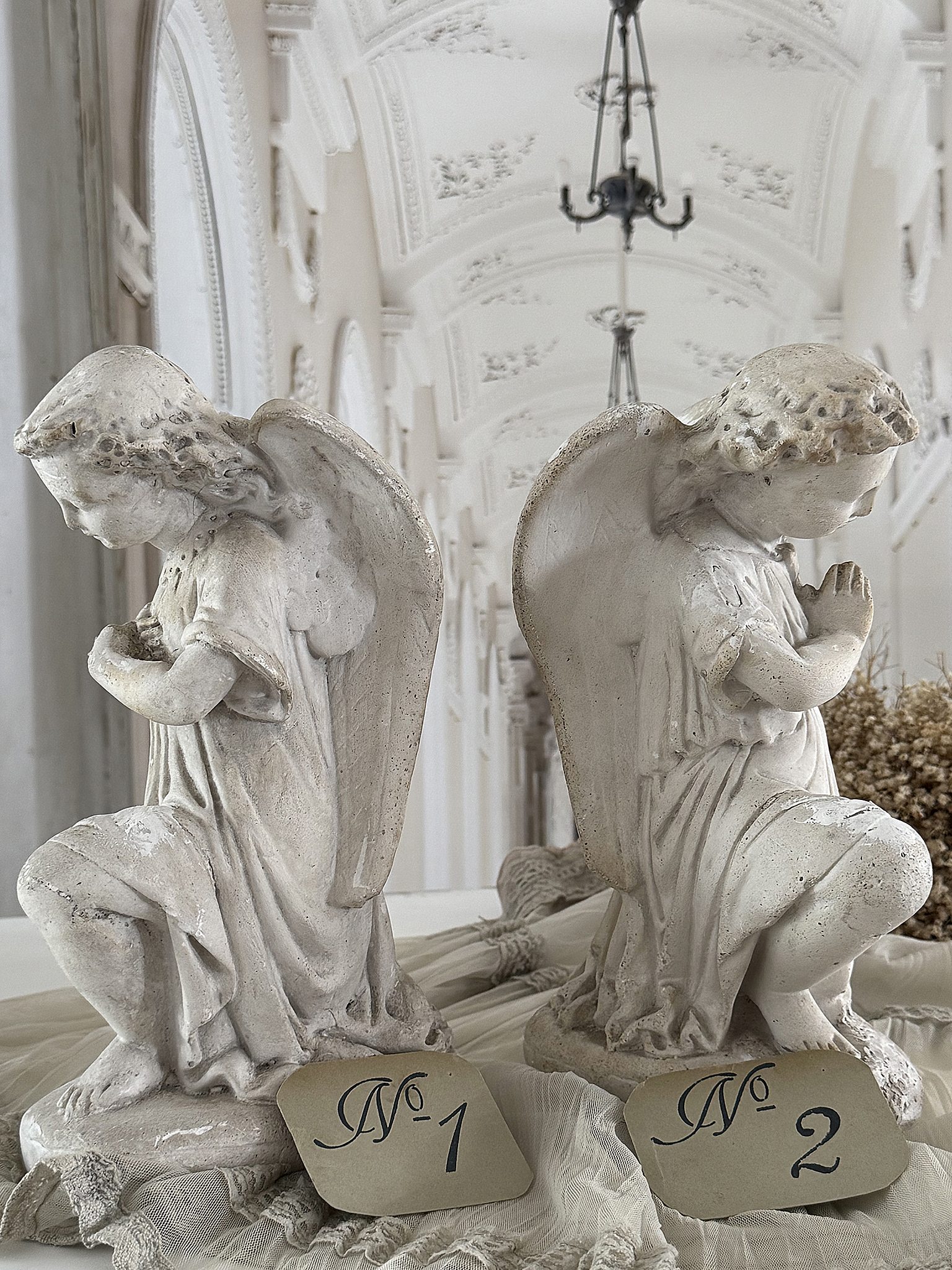 Alte Engel-Figuren aus Frankreich  aus Steingut / Steinzeug***
