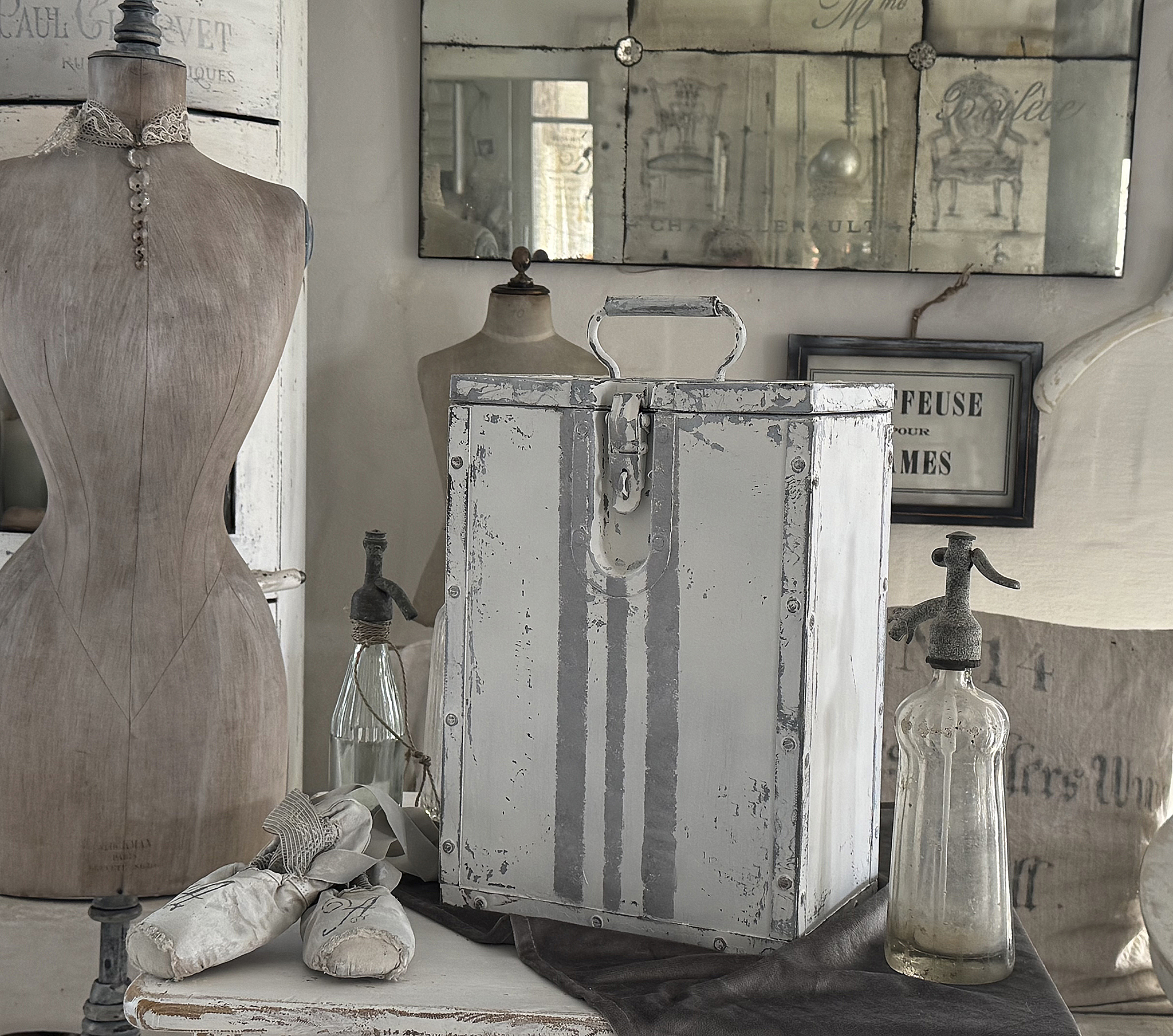 Alte Shabby-Holzkiste mit Metallbeschlägen – Vintage trifft Industriecharme***