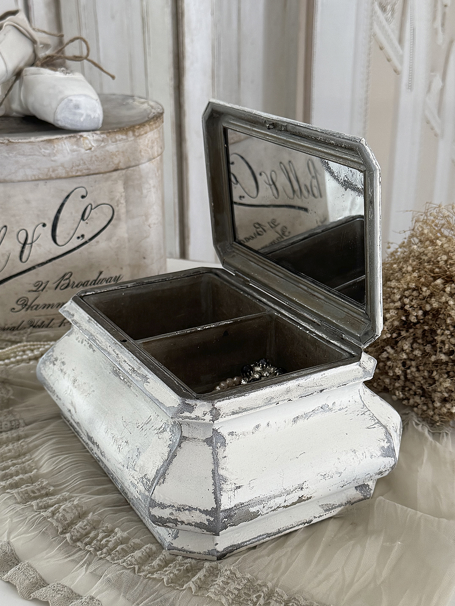Antike Schmuckschatulle mit Spiegel – im Shabby Chic***
