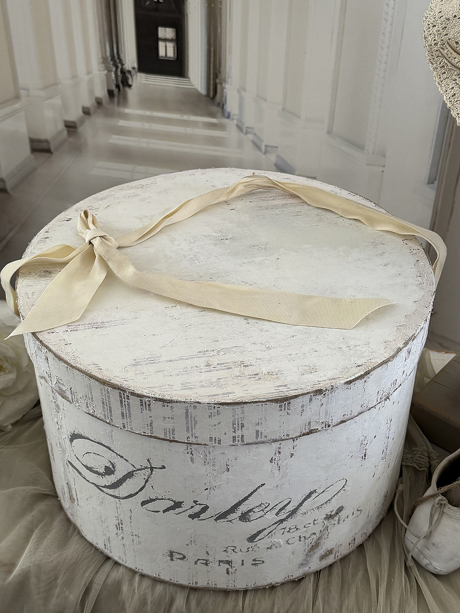Alte, runde Hutschachtel „Darley Paris“