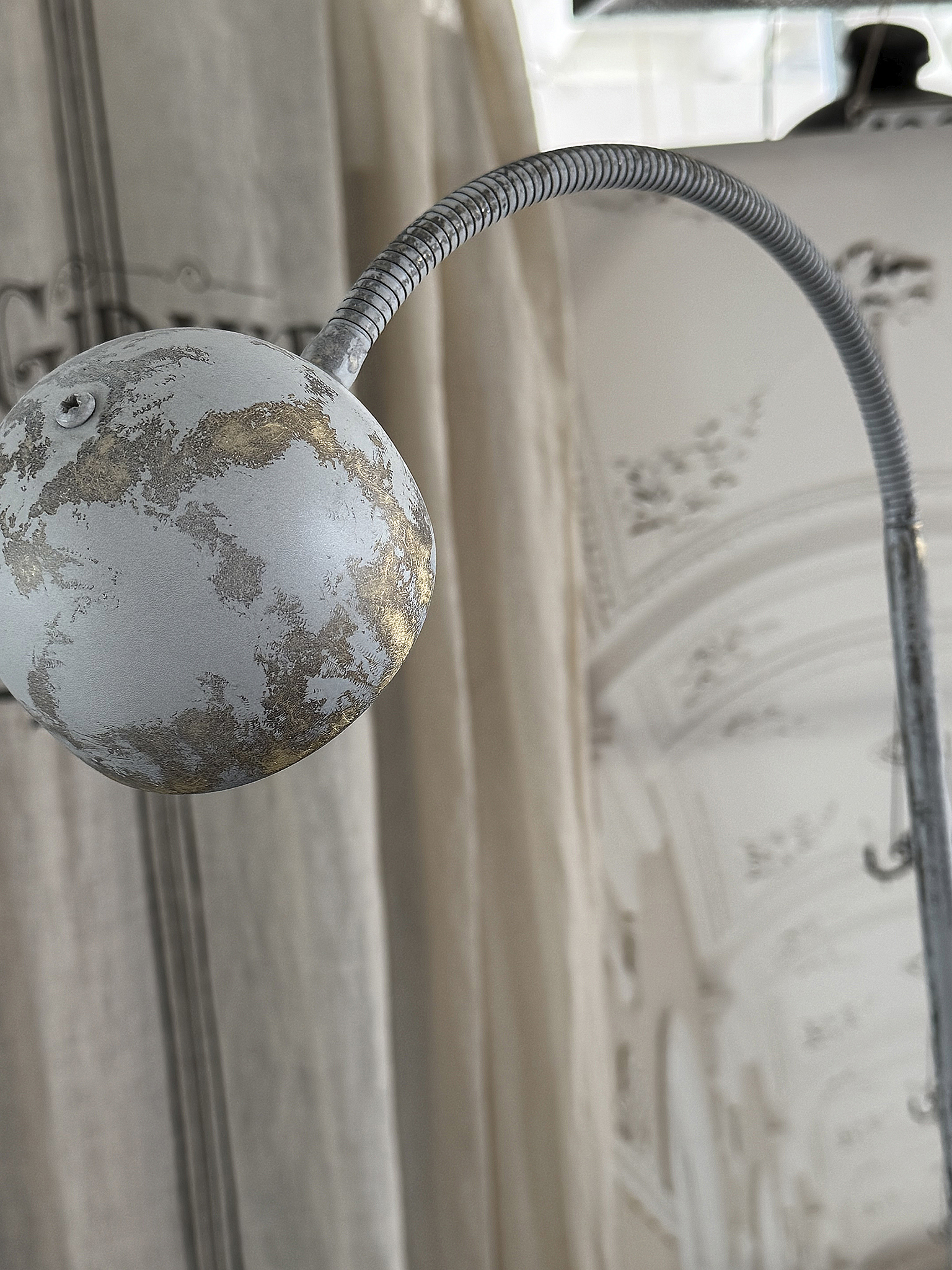 Zarte alte Stehlampe aus Messing – charmantes Vintage-Stück***