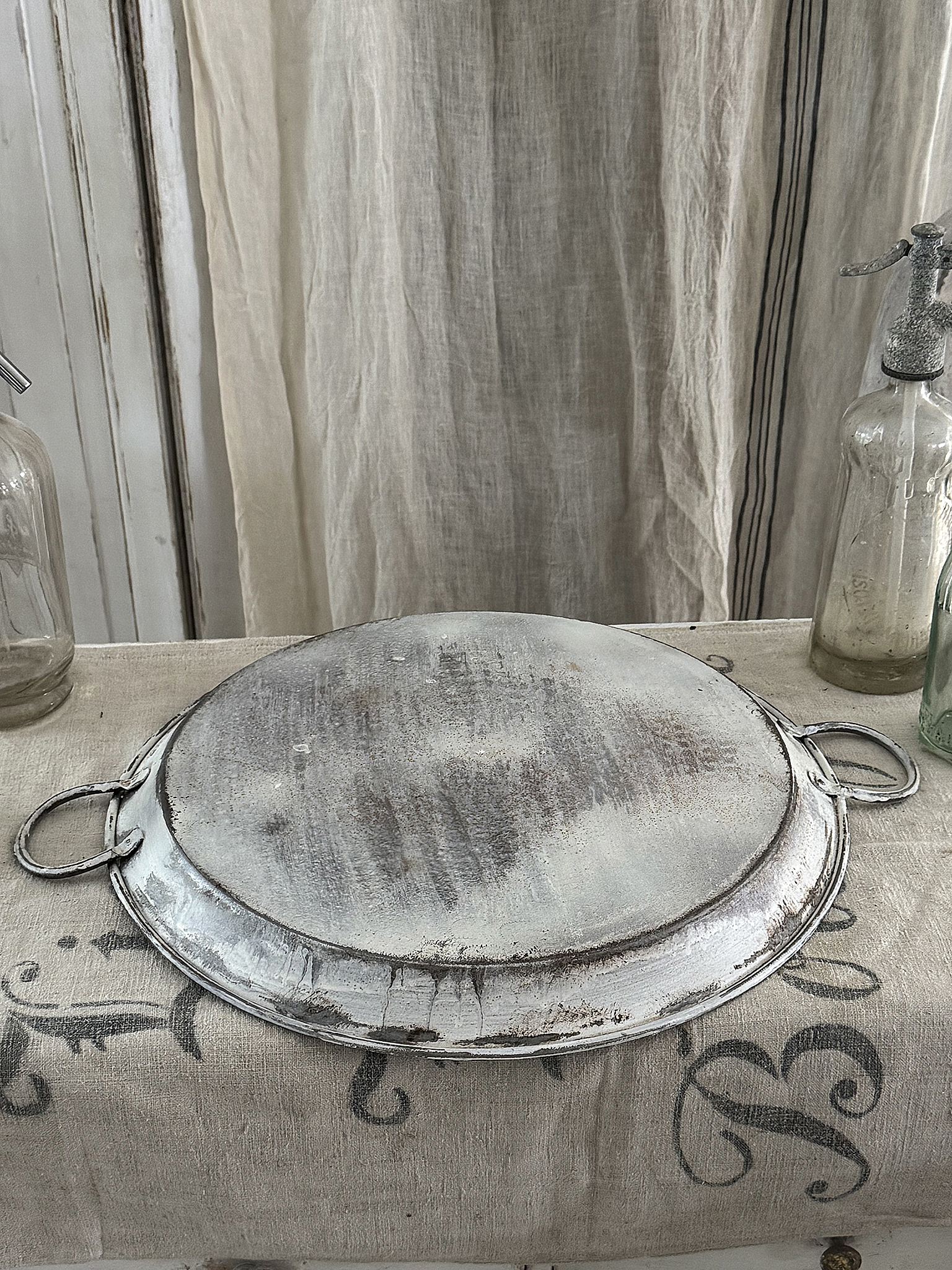 Große alte Metallschale mit Griffen – französischer Vintage-Charme***