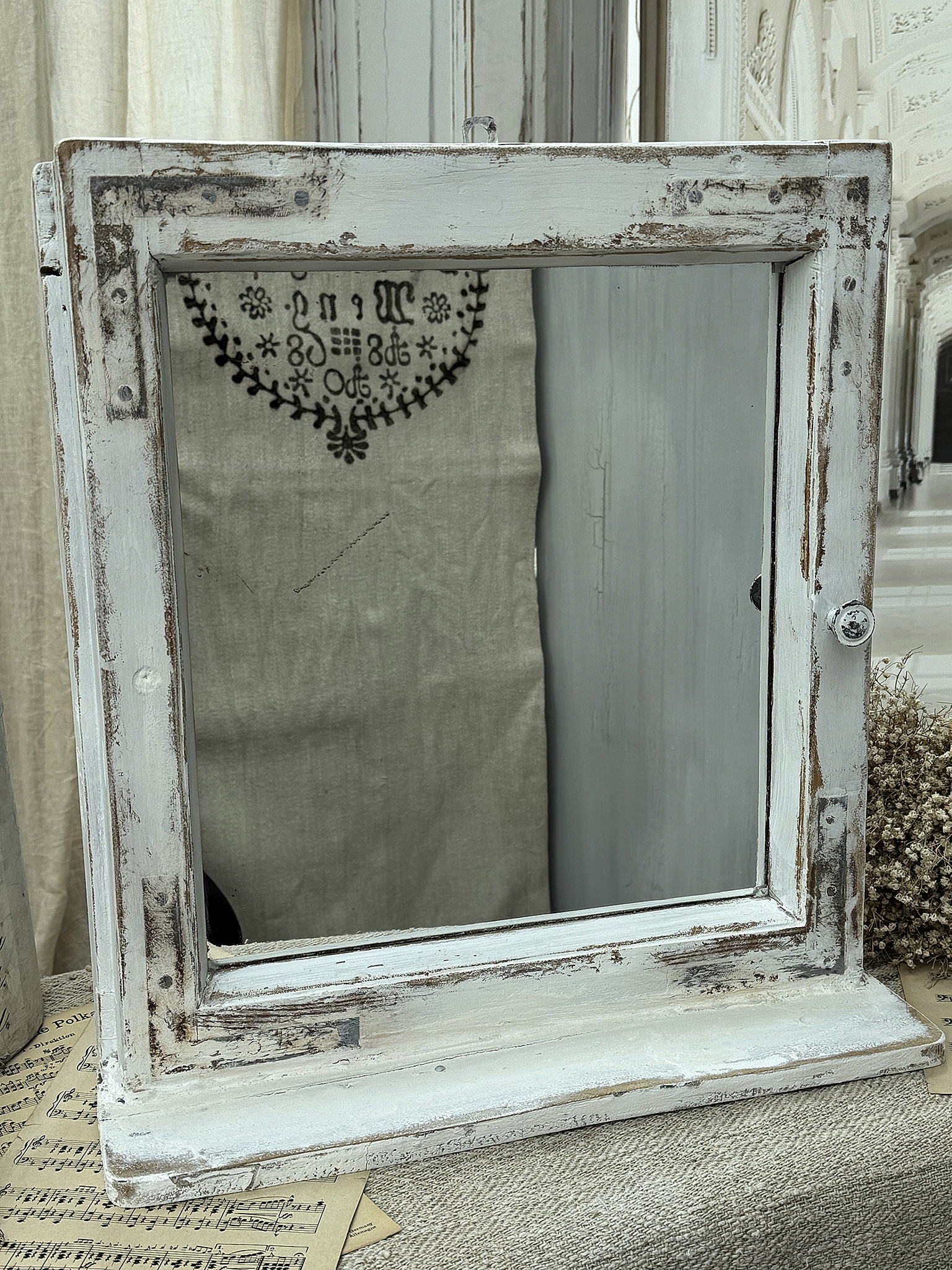 Altes Spiegelfenster mit Fensterbank*** Altes Spiegelfenster mit Fensterbank***