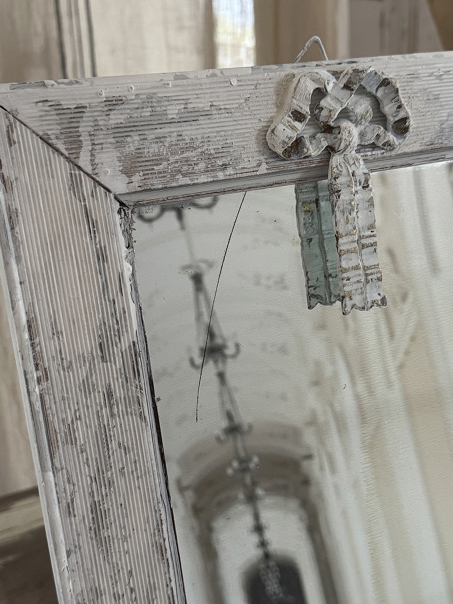  Kleiner antiker Wandspiegel ***