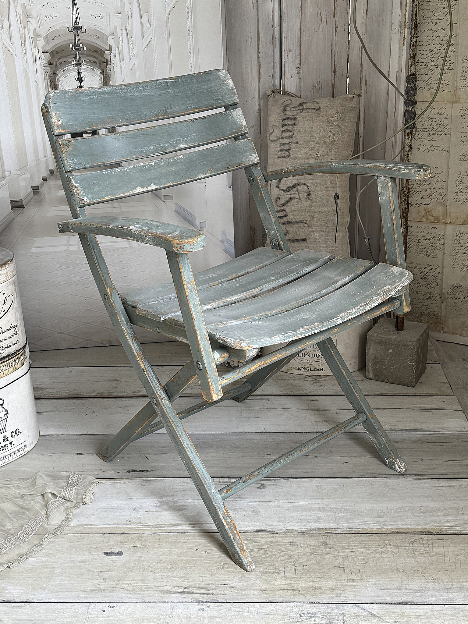 Alter breiter Klappstuhl in Salbei-Grün***