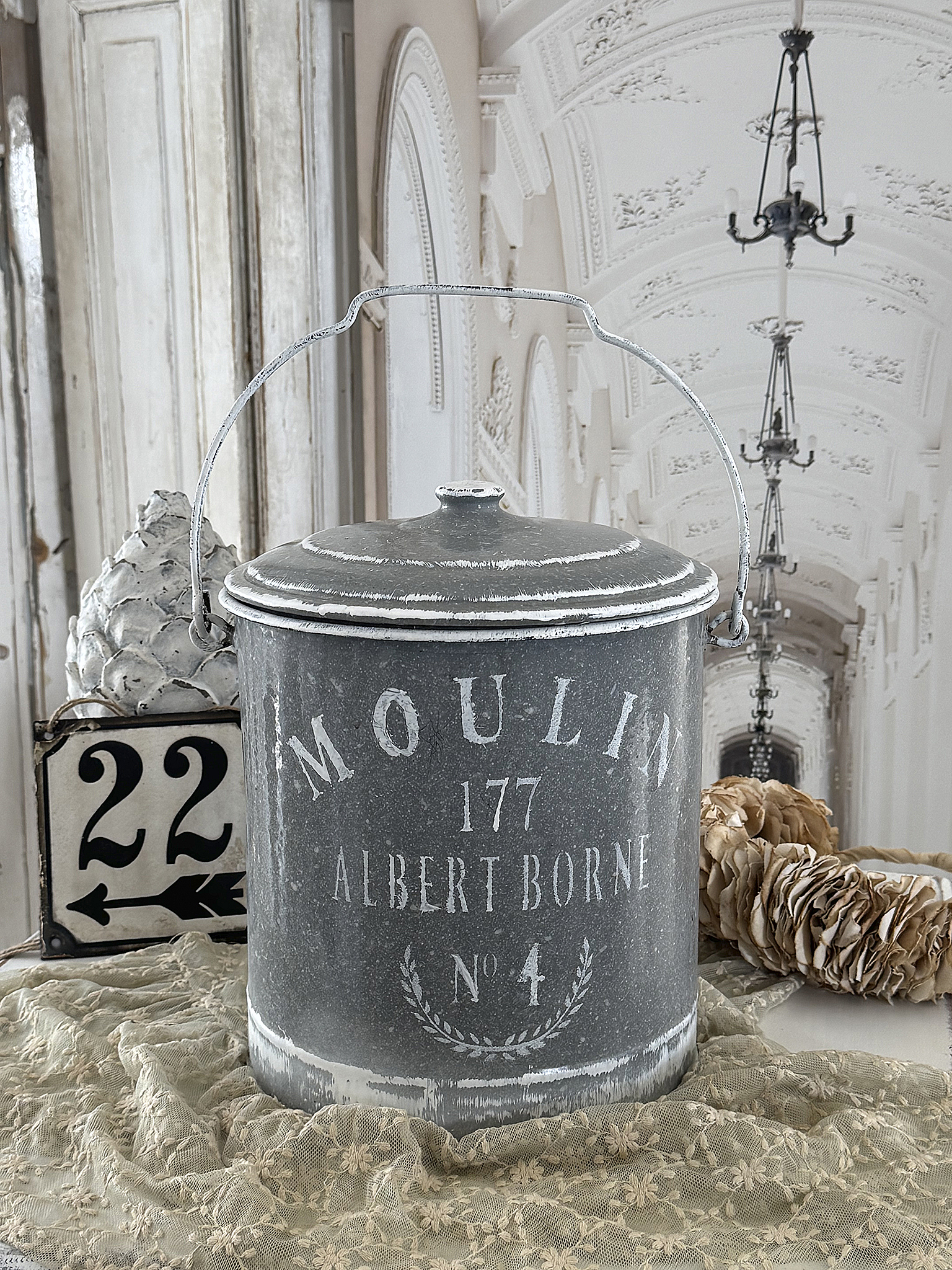 Alter Emaille-Eimer mit Deckel im Shabby Chic und französischem Schriftzug***