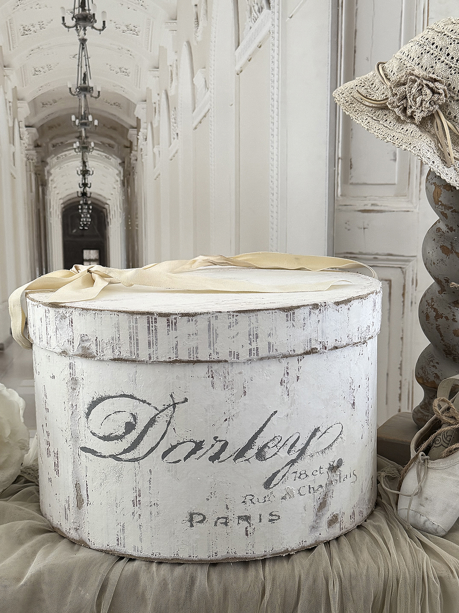 Alte, runde Hutschachtel „Darley Paris“