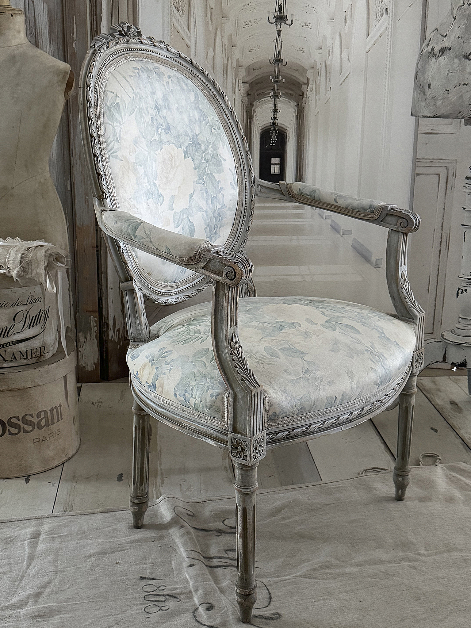 Romantischer Vintage-Armlehnsessel – ein Einzelstück mit Seele***