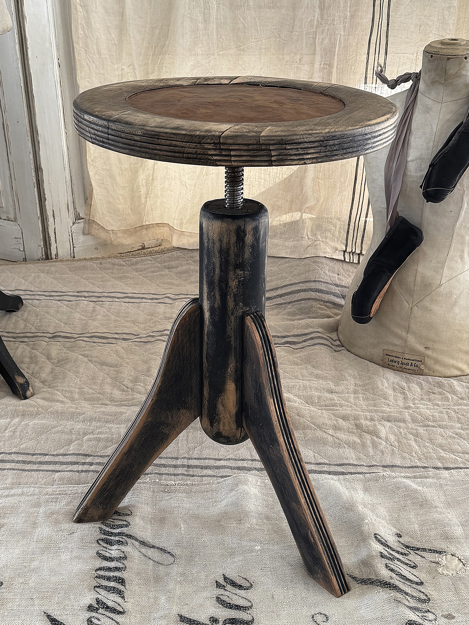 Alter Klavierhocker im Original-Vintage-Kleid***