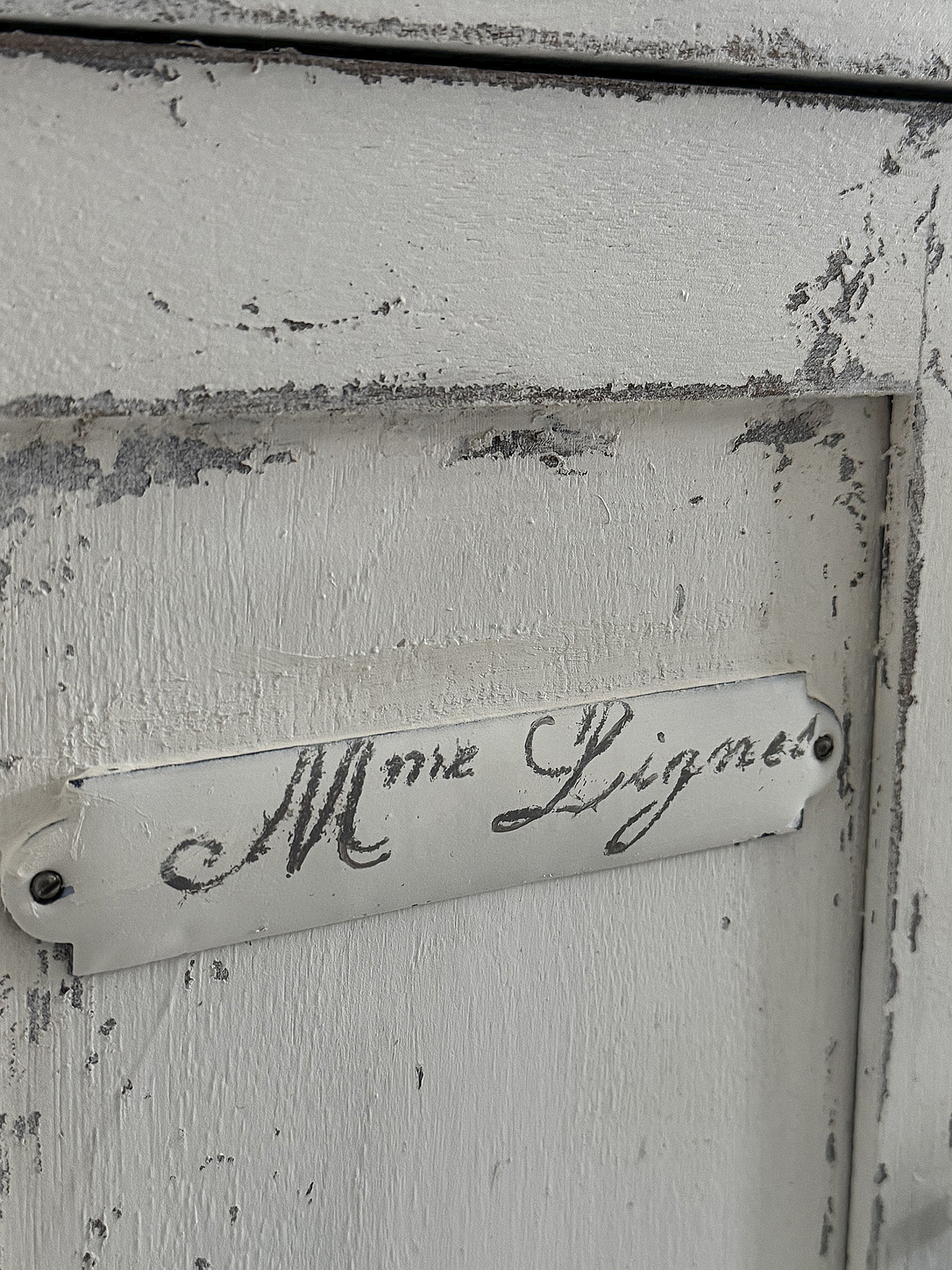 Altes Shabby-Schränkchen „Madame Ligness“***