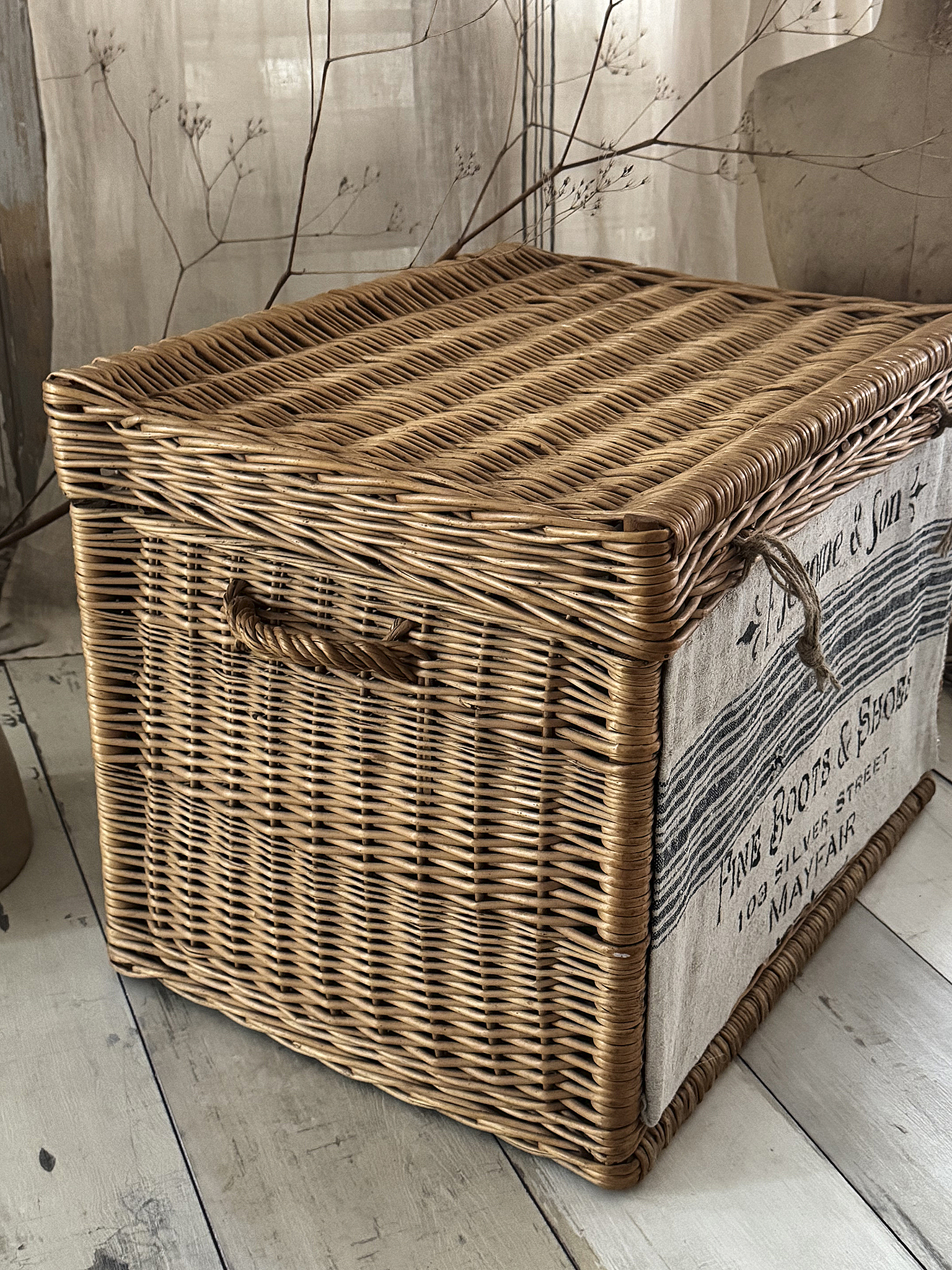 Großer Vintage-Weidenkorb mit Klappdeckel ein charaktervolles Einzelstück für eure Wohnwelt***