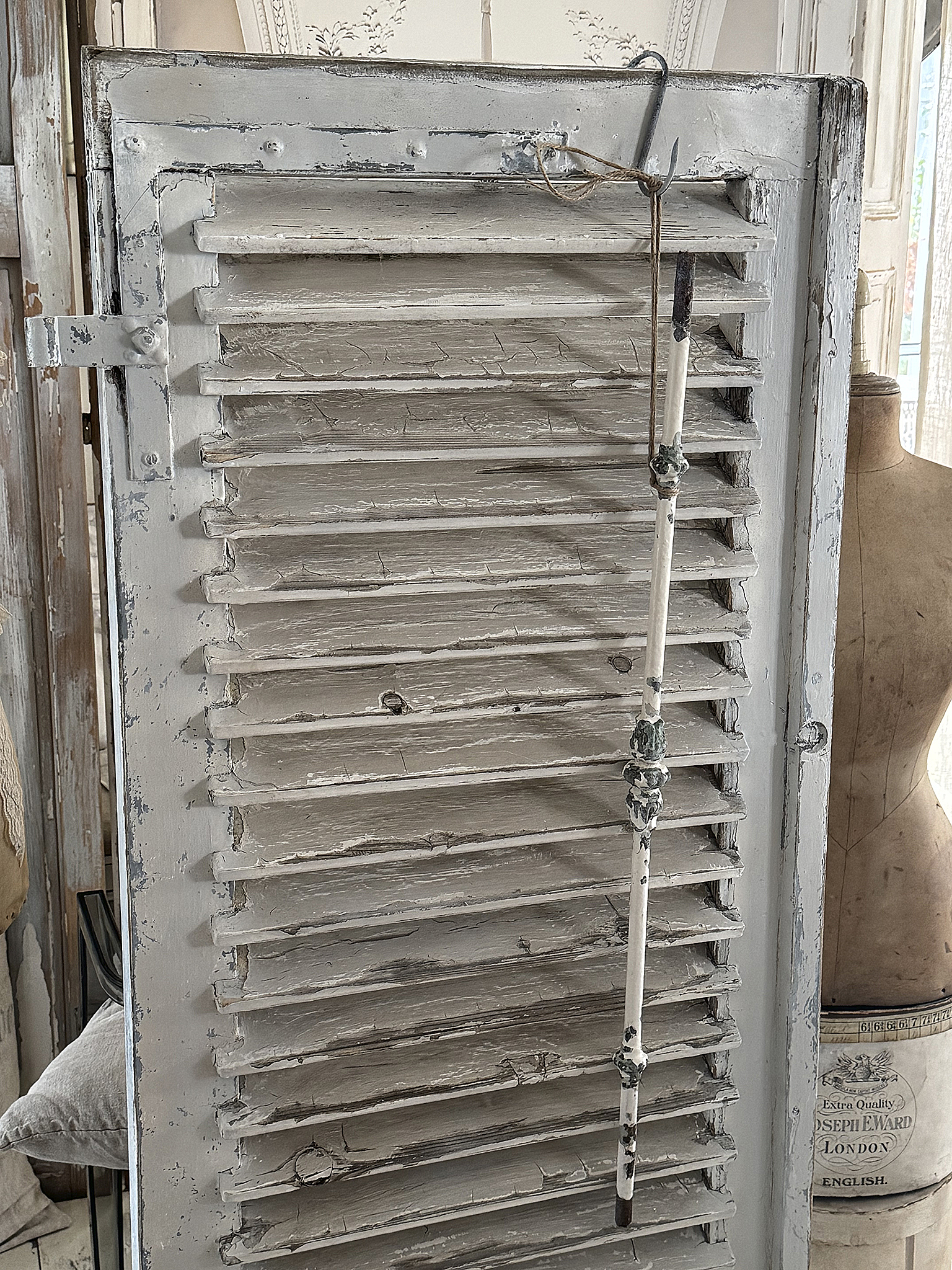 Wunderschöner antiker Lamellenladen im authentischen Vintage-Charme***