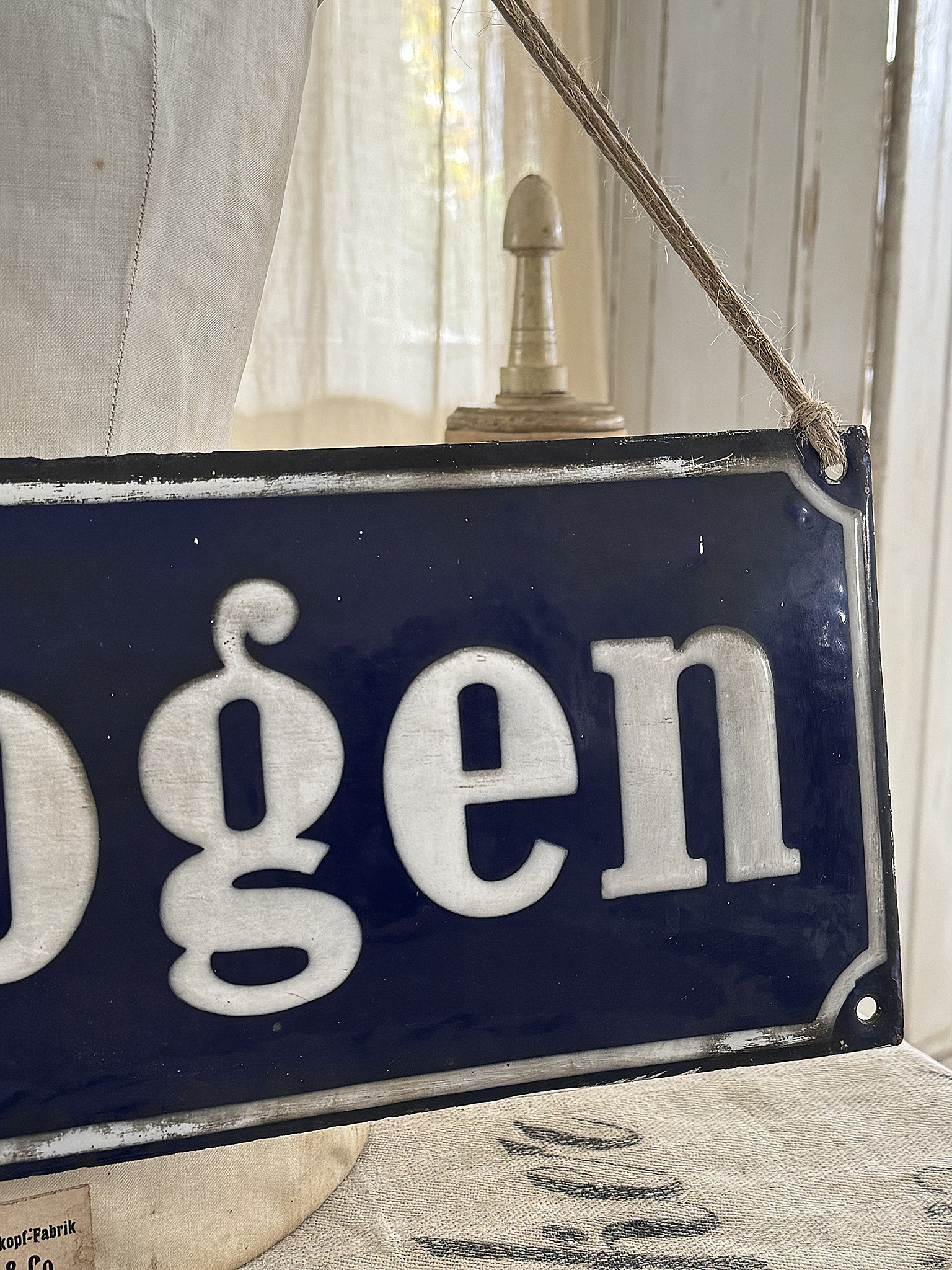 Altes großes Straßenschild aus Emaille***