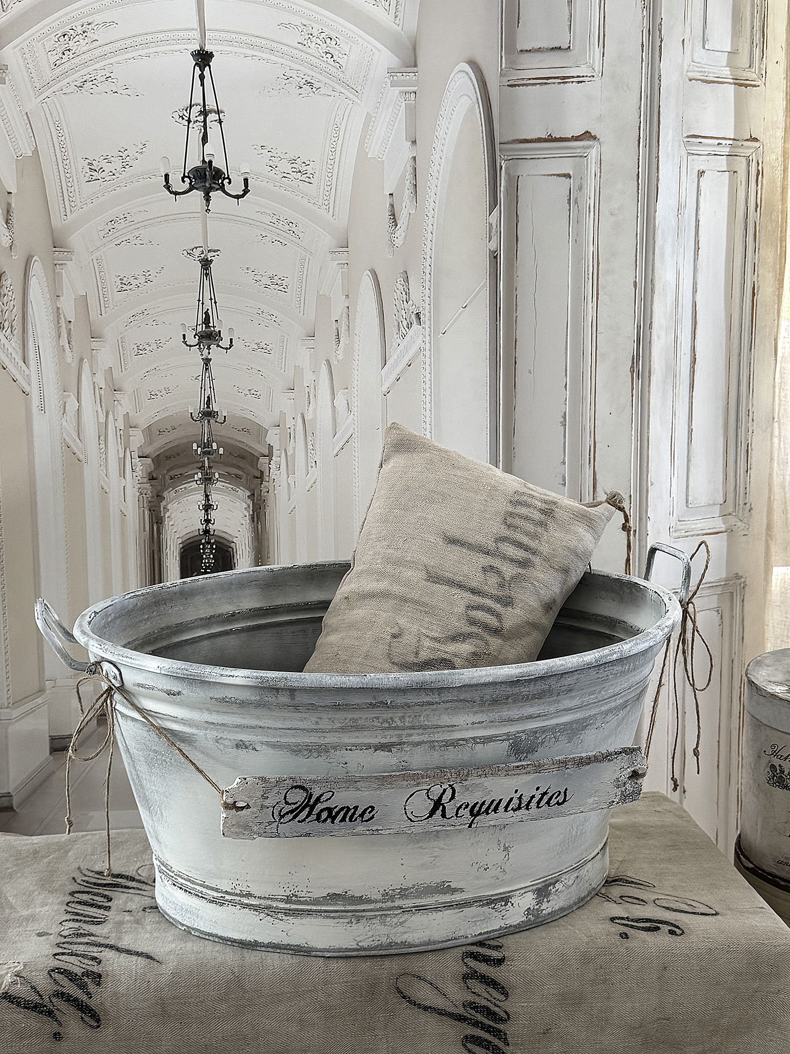 Alte Zinkwanne im Vintagekleid mit Holzschild***