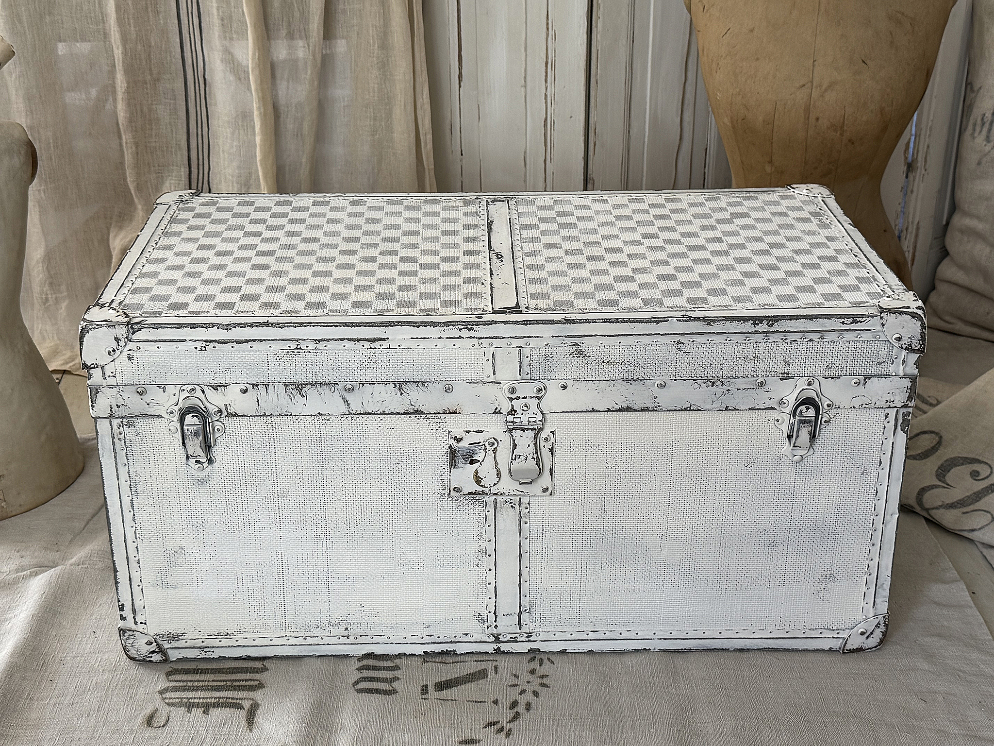 Französische Vintage-Truhe mit Charme***