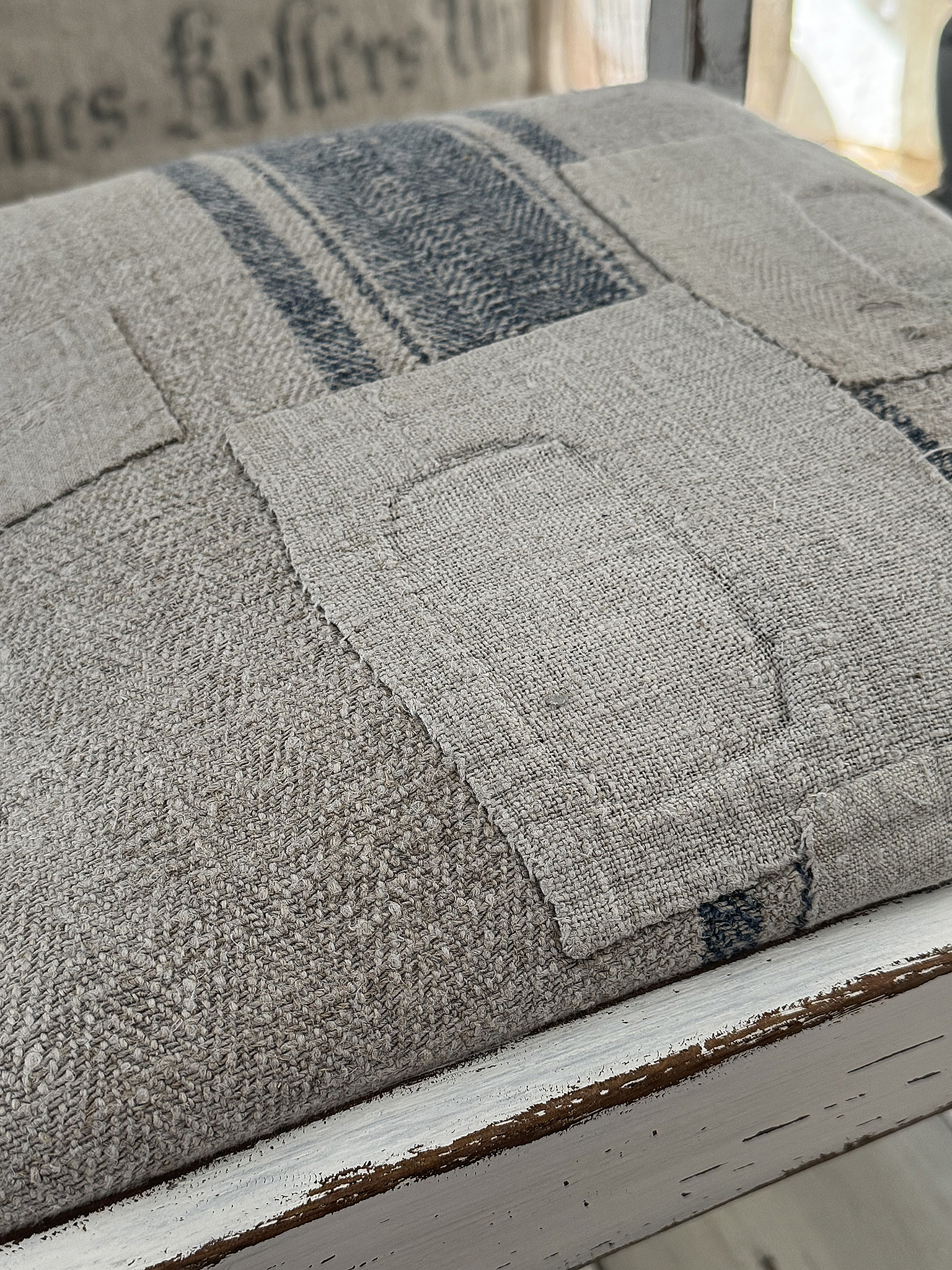 Alter Polsterstuhl mit Mehlsack Shabby-pur***