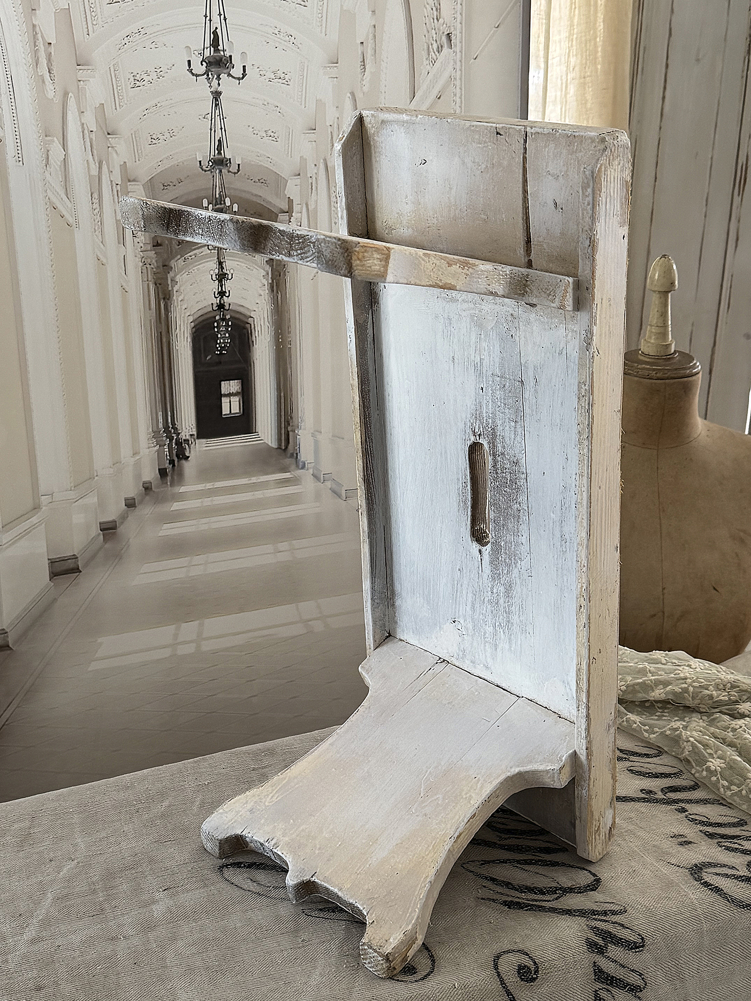 Langes Fußbänkchen im alten Shabbykleid***