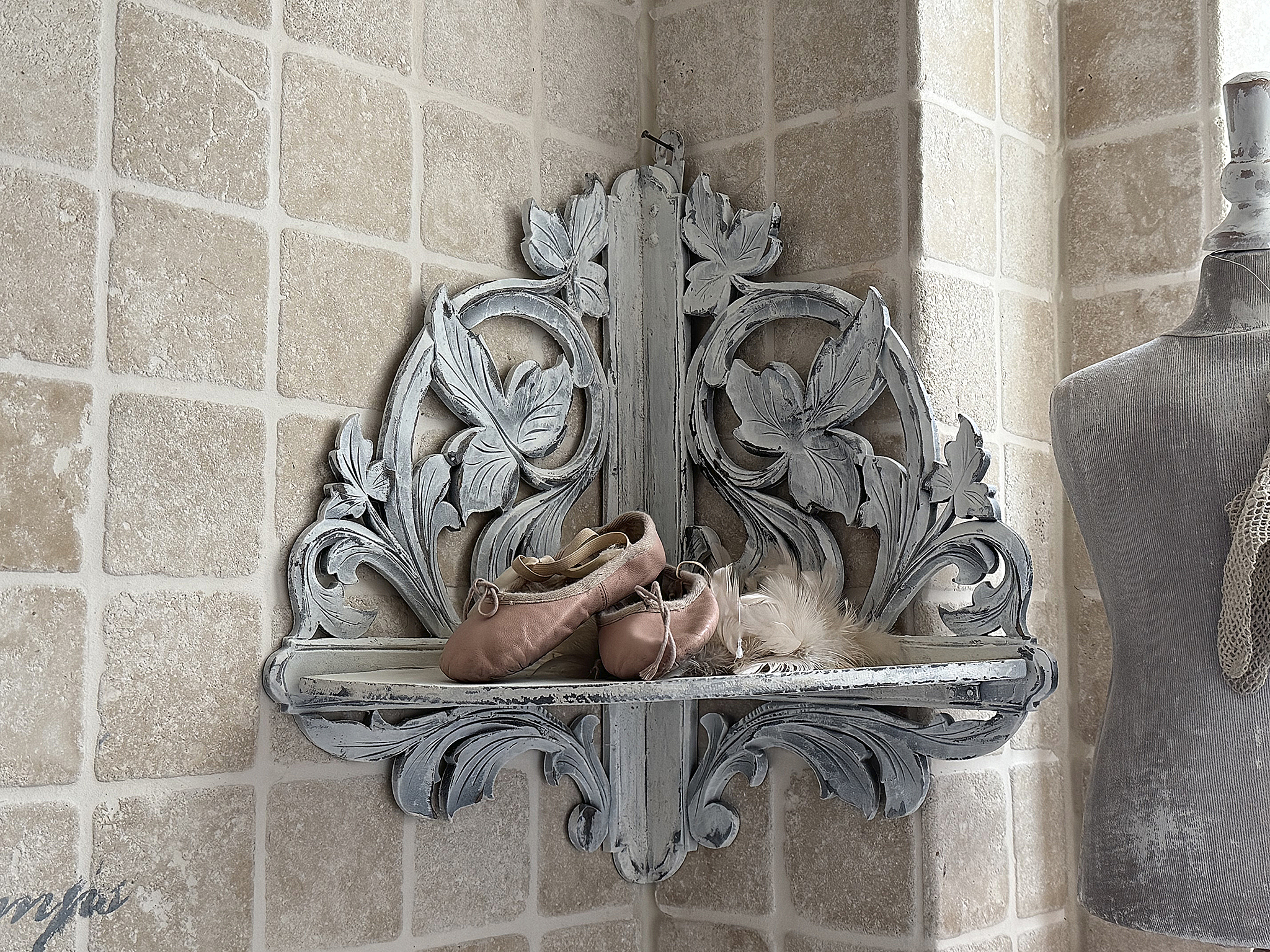 Antikes Eckregal im Jugendstil***