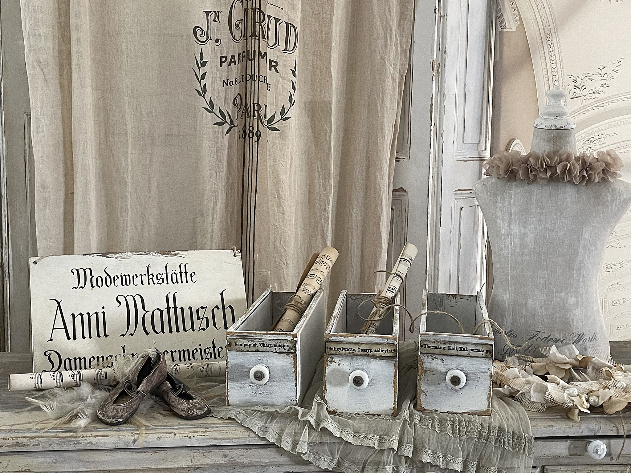 Trio alte Apothekerschubladen*** Trio alte Apothekerschubladen***