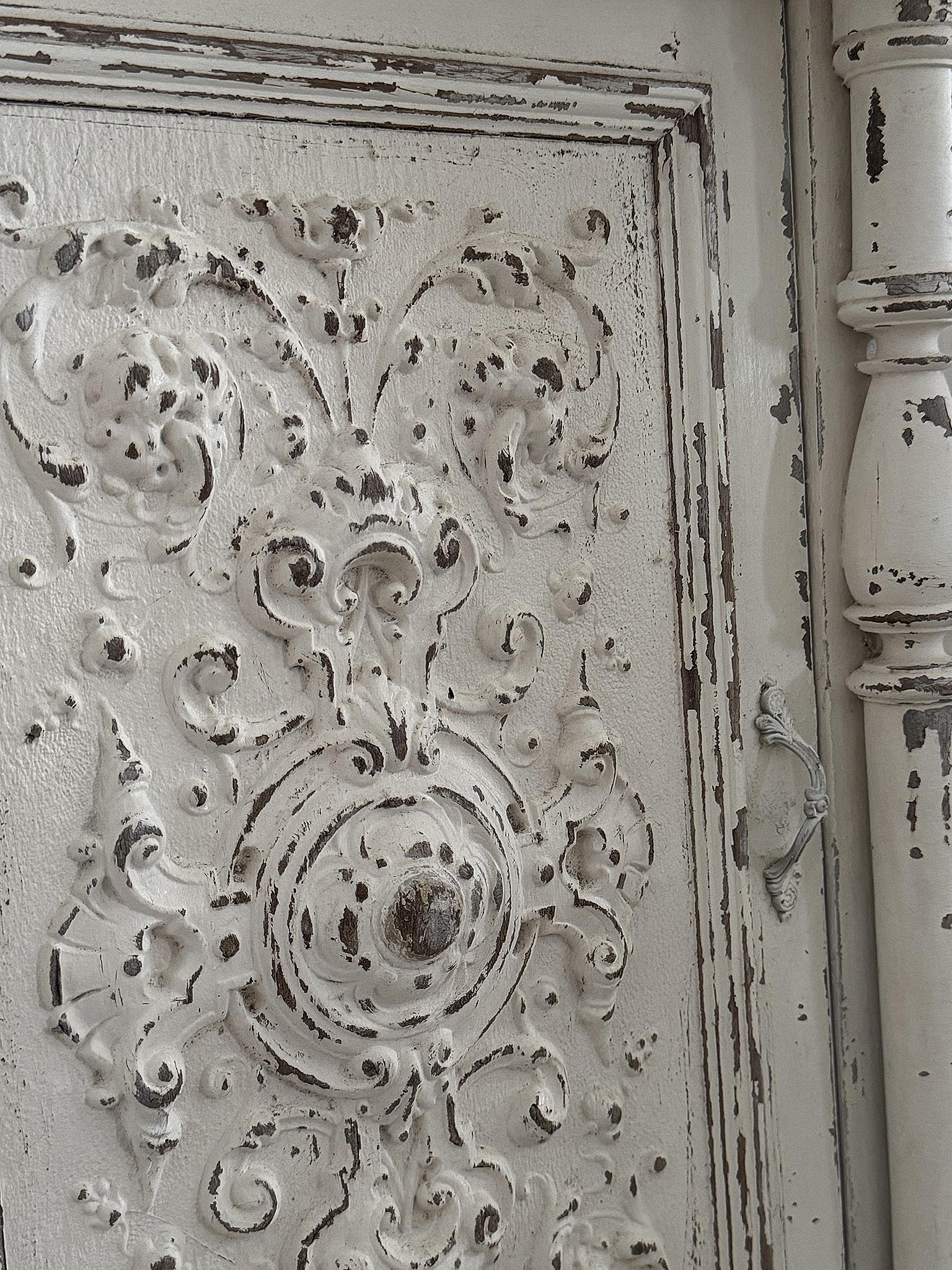Reizender antiker Shabby-Beistellschrank***