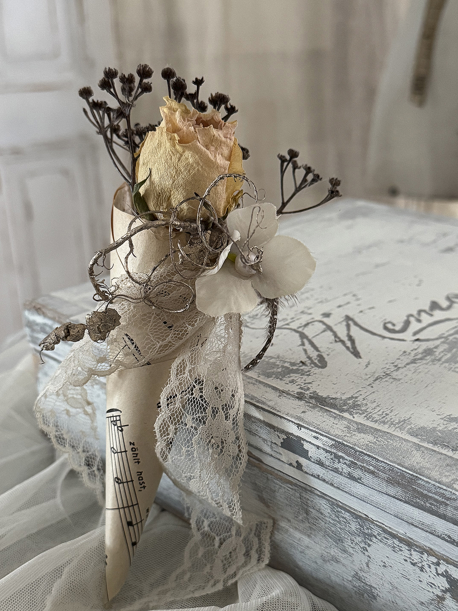 Alte Schatulle Memories mit zarter Deko***