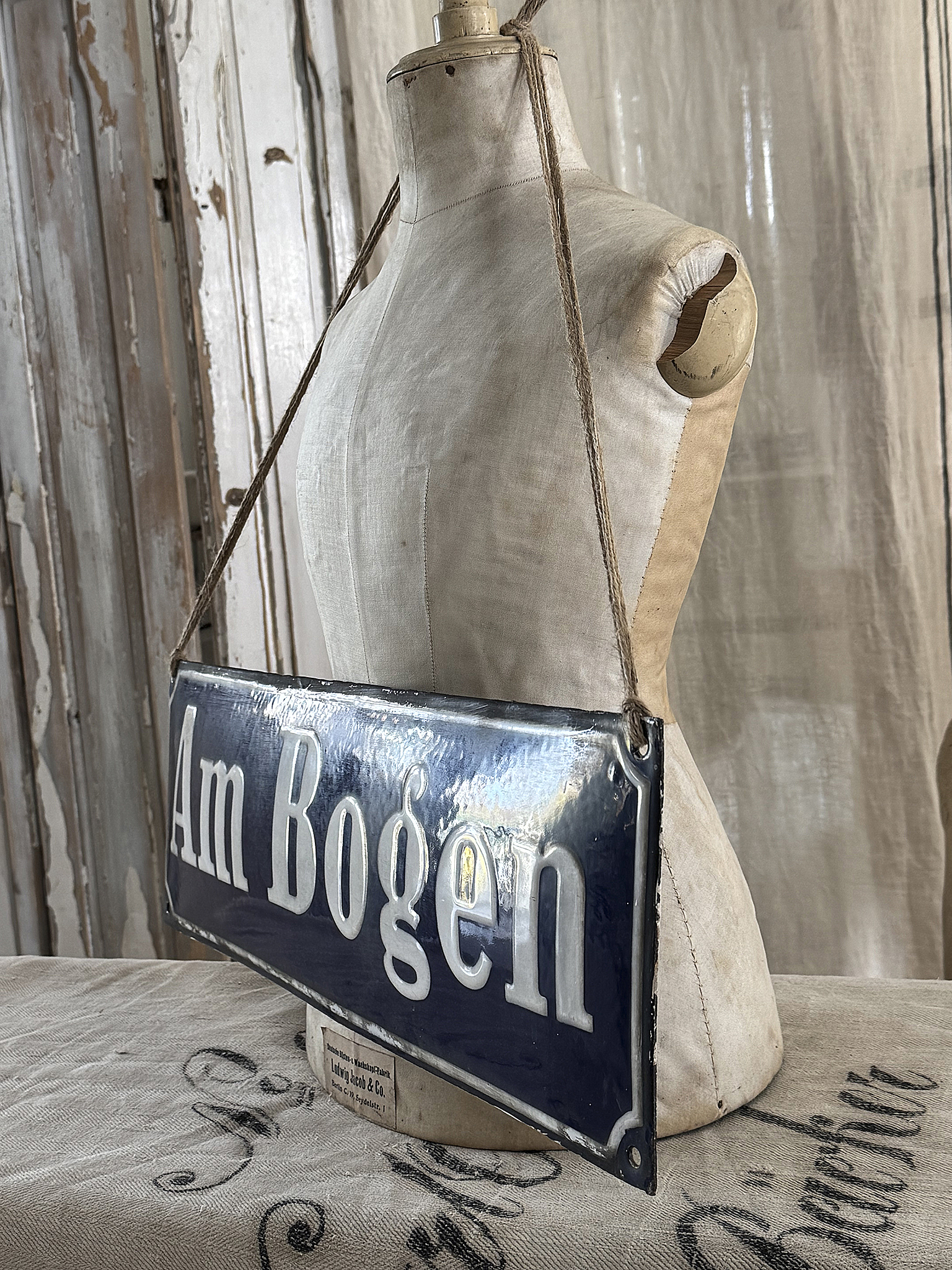 Altes großes Straßenschild aus Emaille***