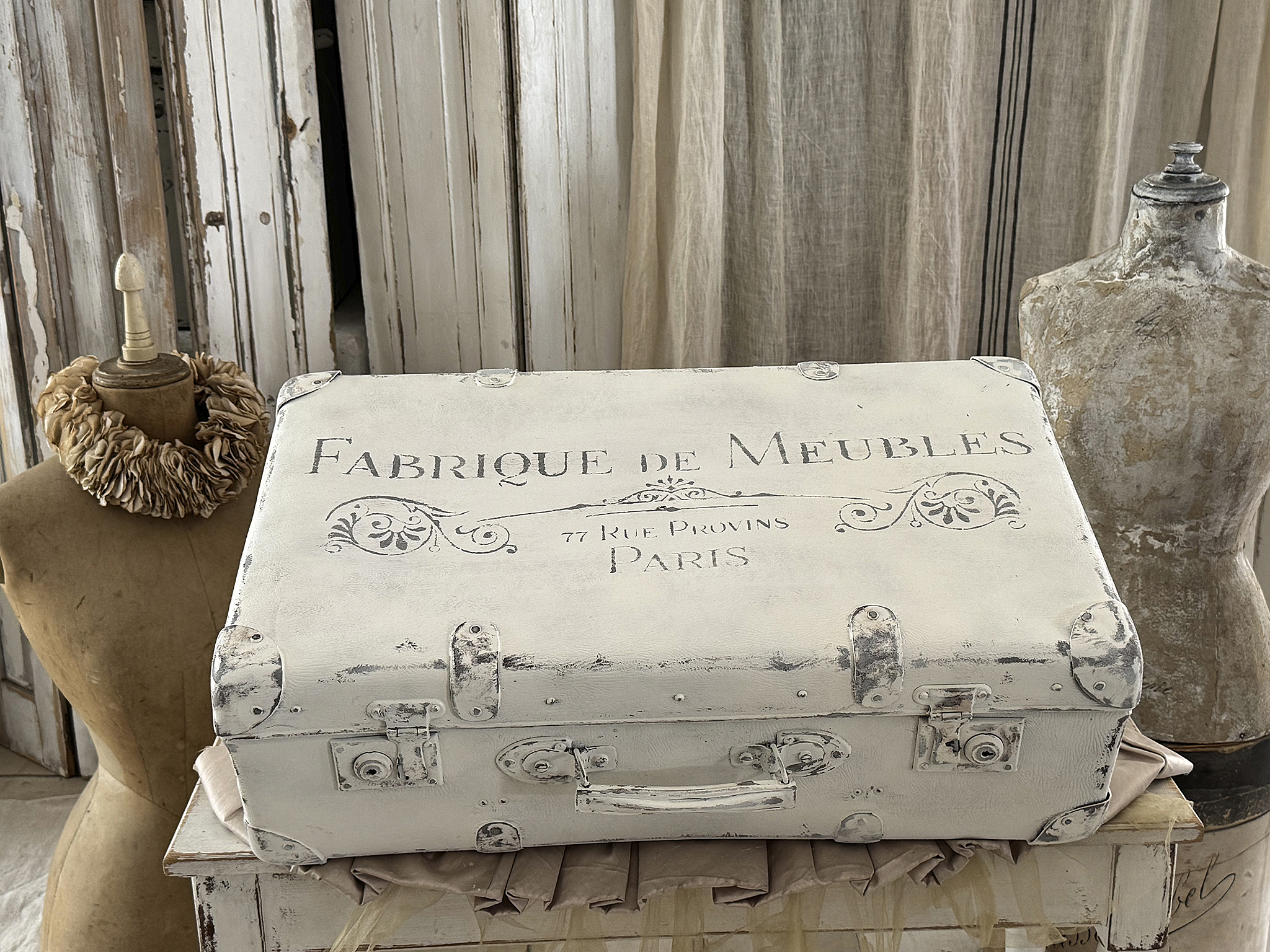 Eleganter Vintage-Hartschalenkoffer im französischen Shabby-Chic***