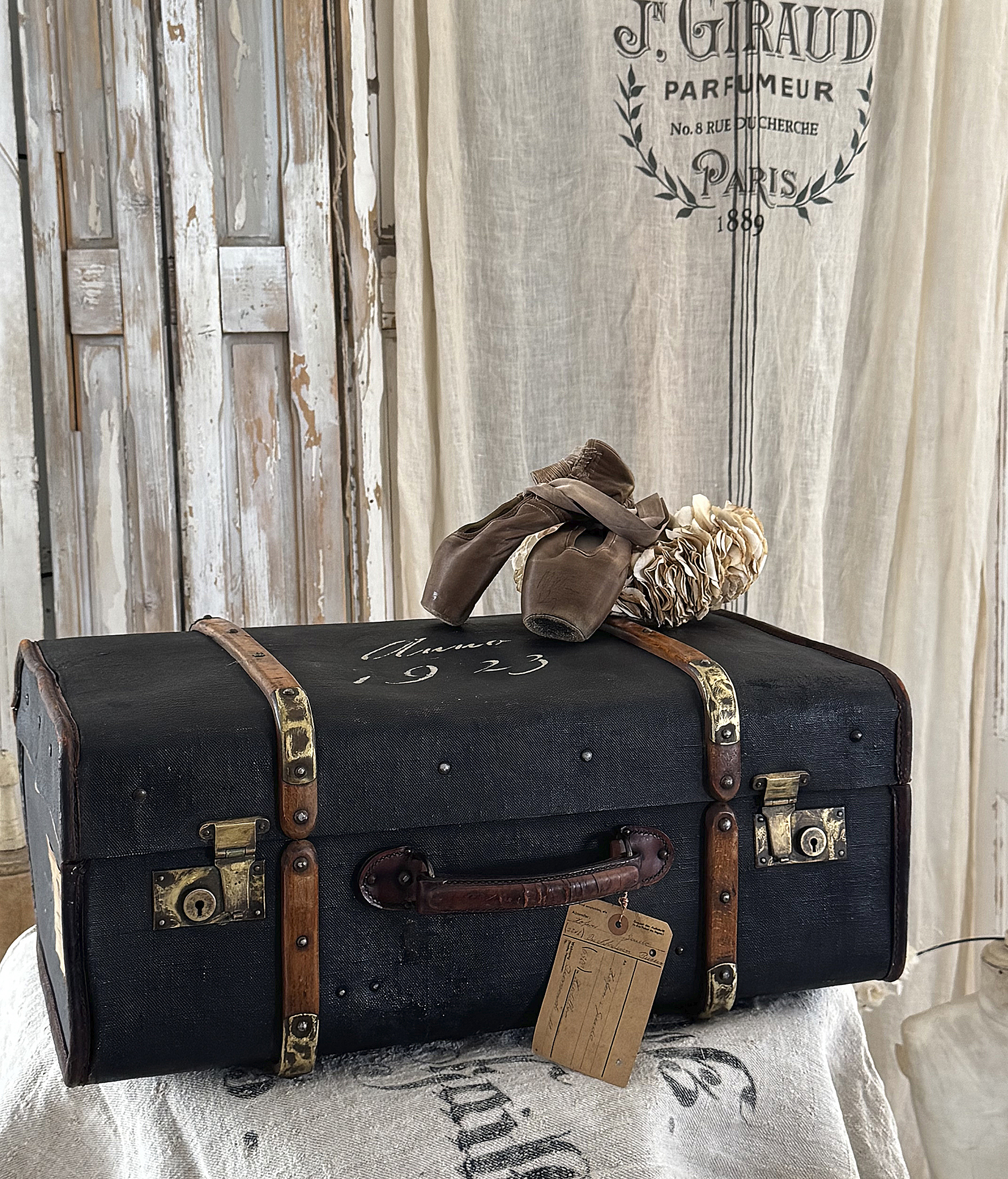 Edler alter Vintage-Koffer mit Eichenholzstreben und Messingdetails um 1923***