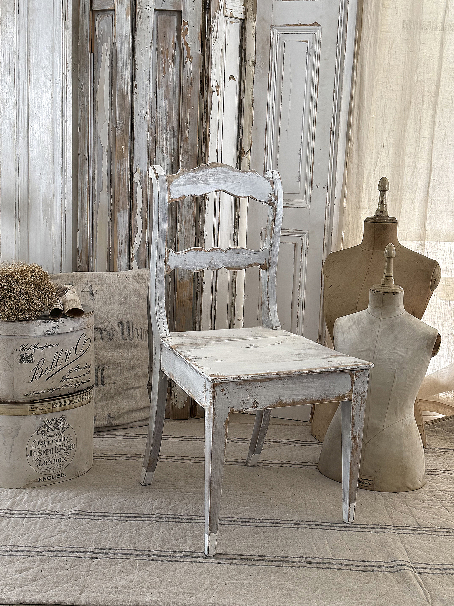 Antiker niedriger Biedermeierstuhl***