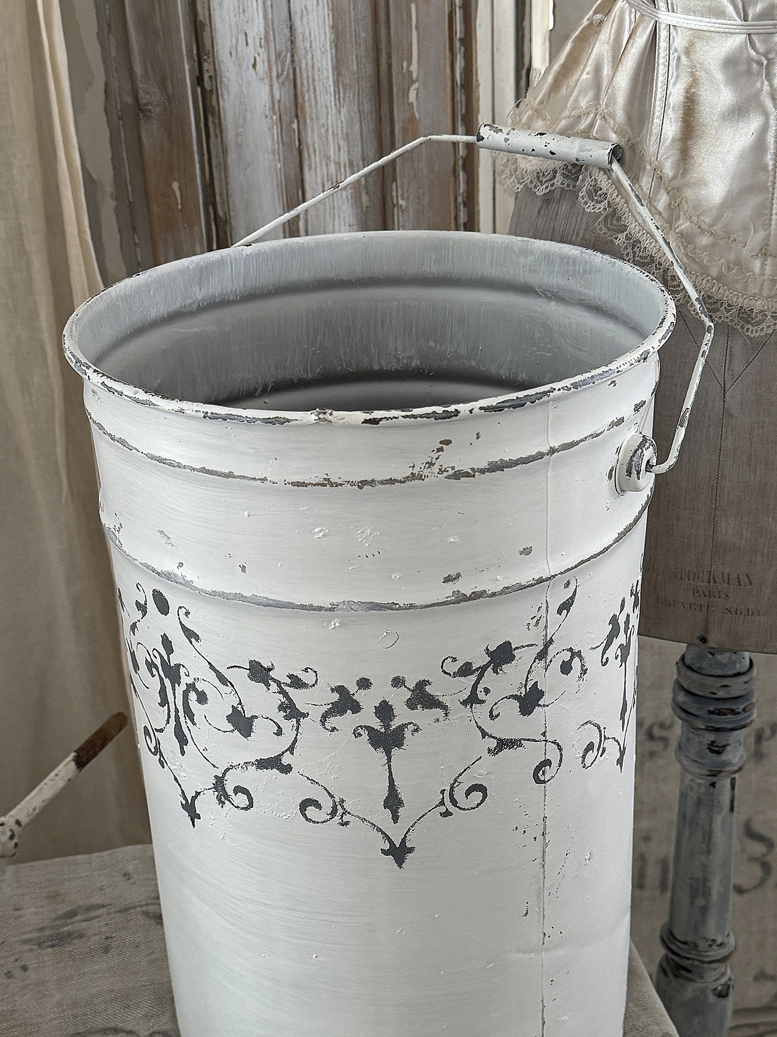 Reserviert! Eimer aus Aluminium Ornament***