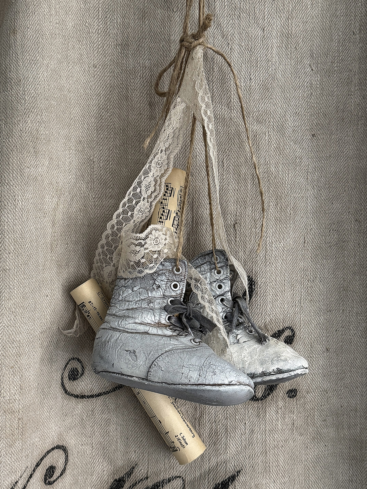 Antike Kinderschuhe mit Vintage-Deko***
