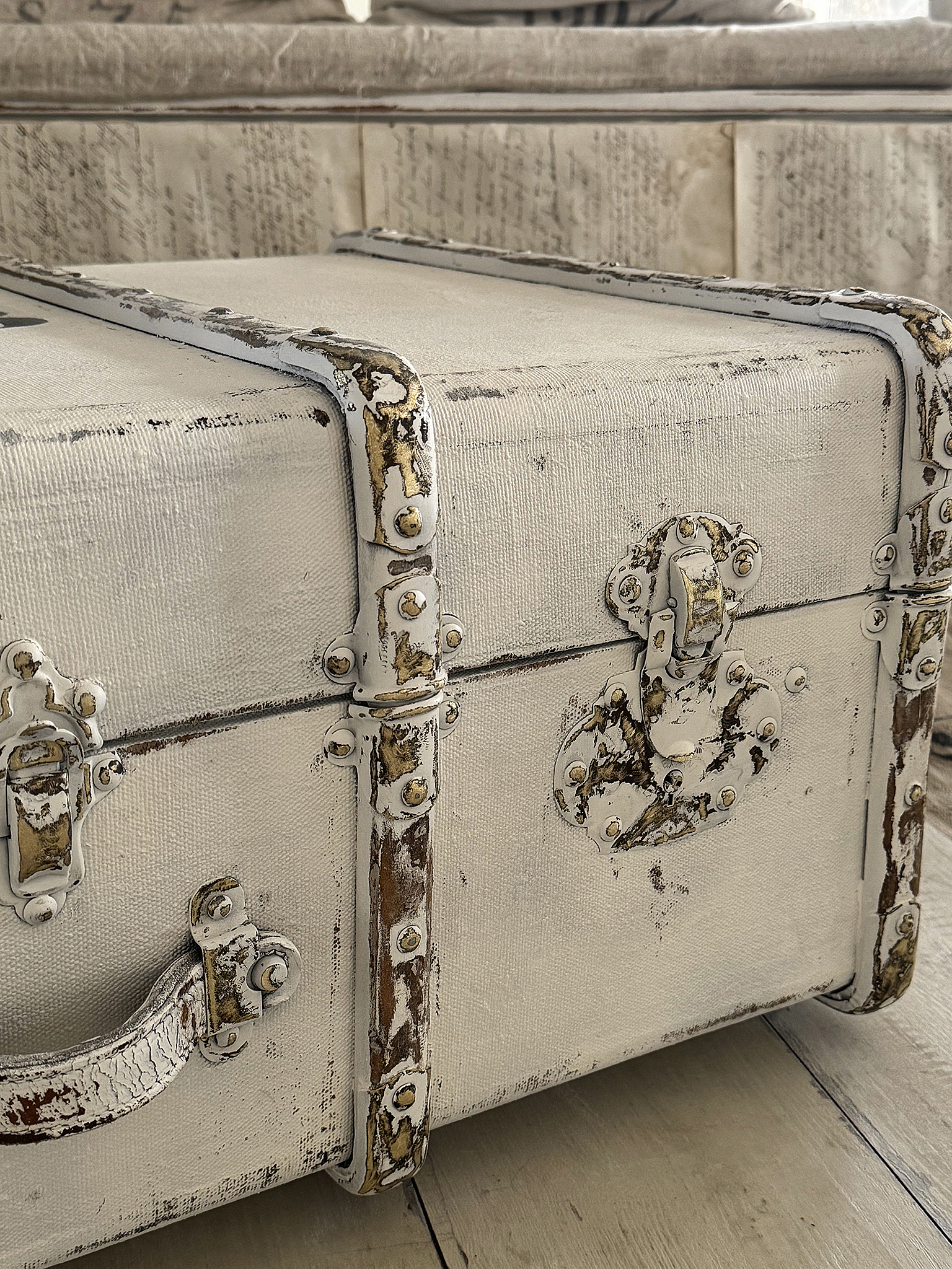Antiker Überseekoffer im weißen Shabbykleid***