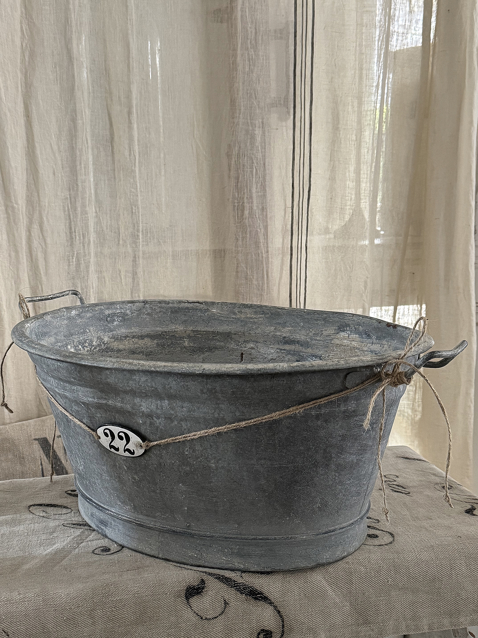 Alte Zinkwanne mit Emaille-Schild 22 ***