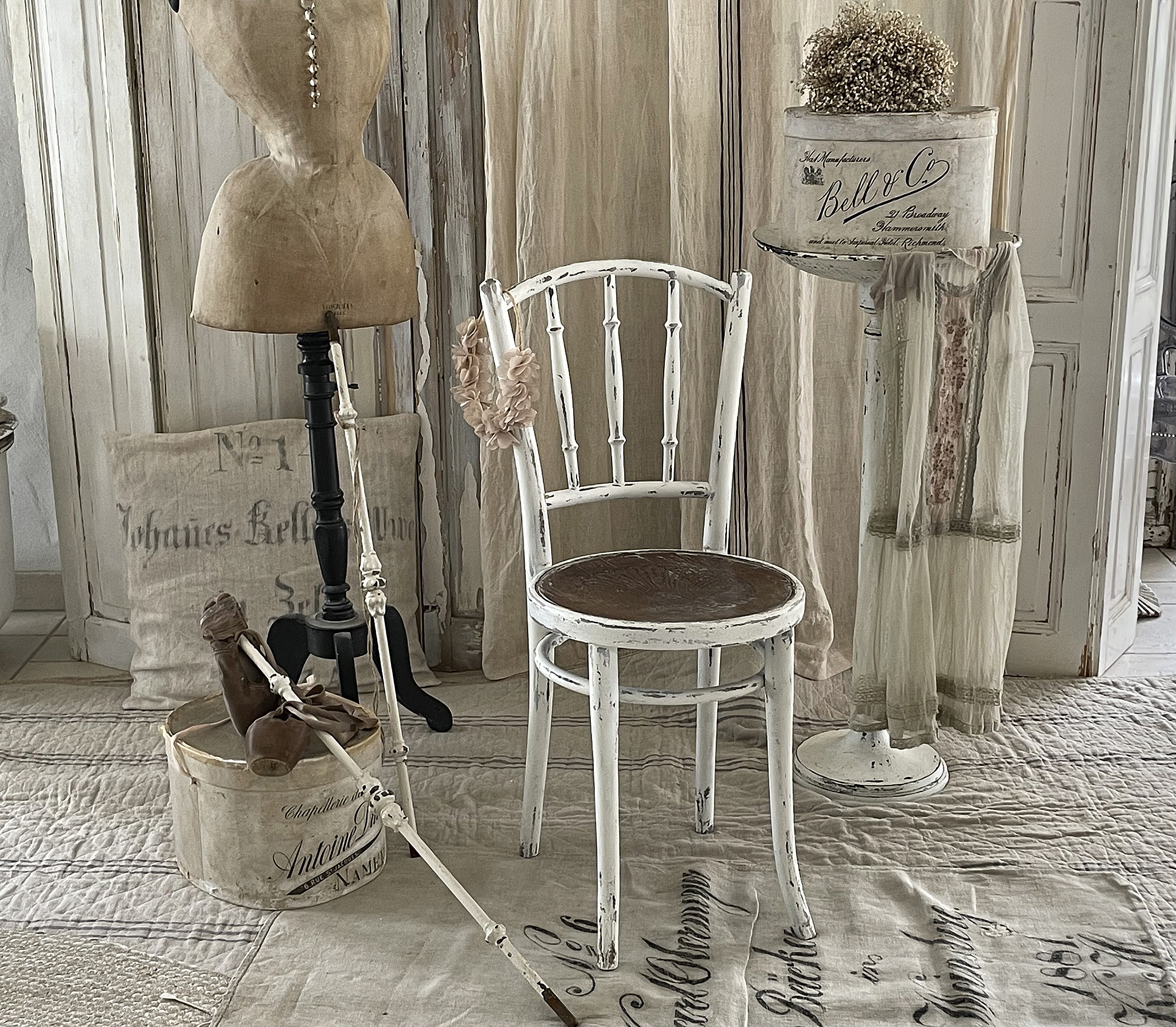 Antiker Thonet Bugholzstuhl Shabby-pur***