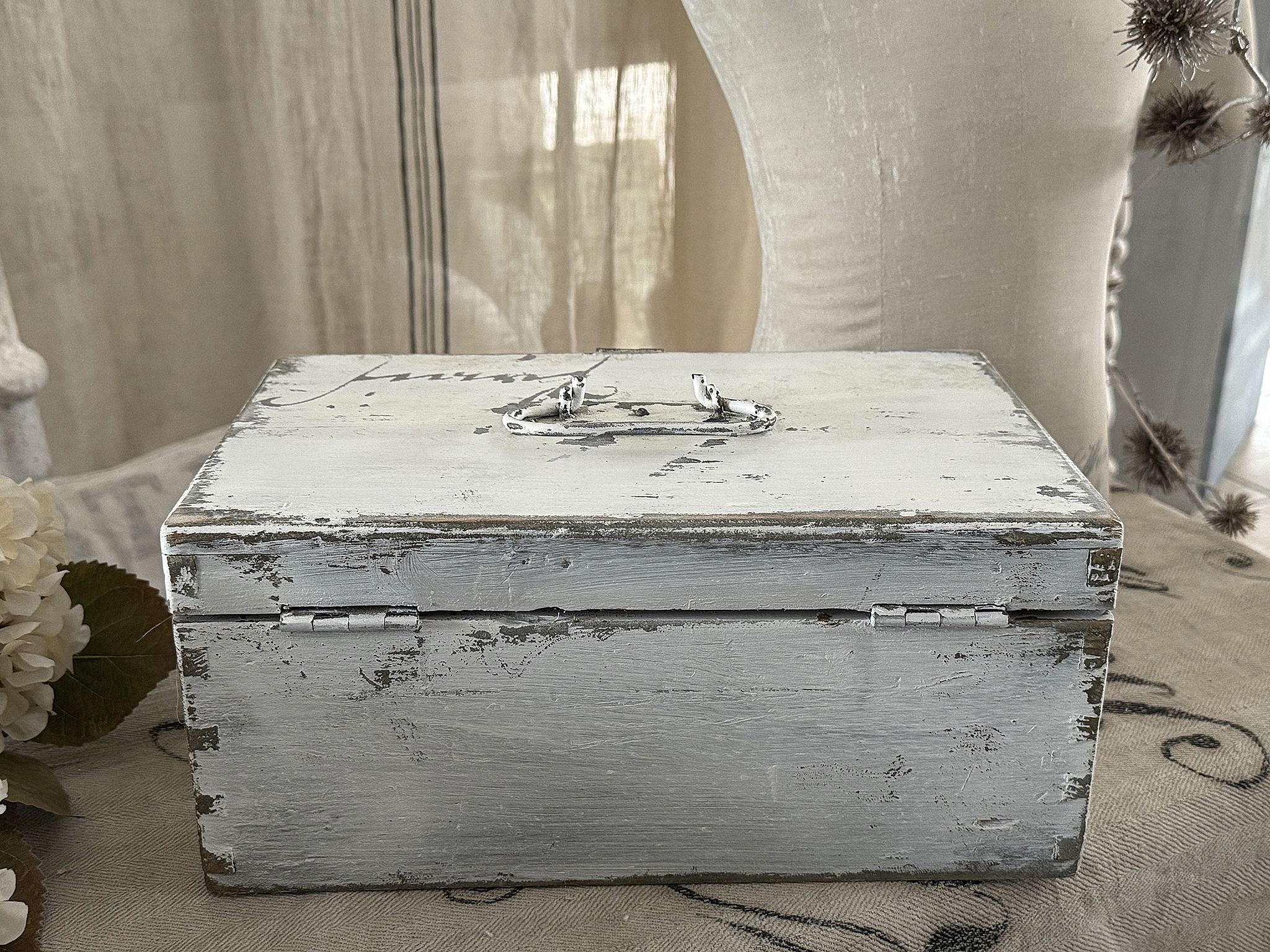   Schöne alte Holzkiste mit Geschichte***