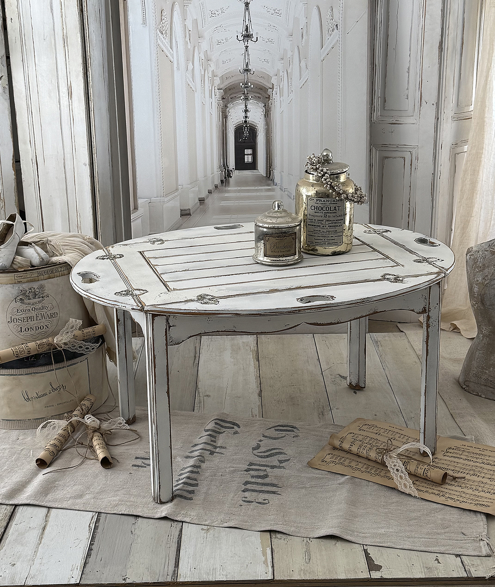 Davis Cabinet Tabletttisch aus massivem Nussbaum – Couchtisch mit abnehmbarem Serviertablett im Shabby Chic***