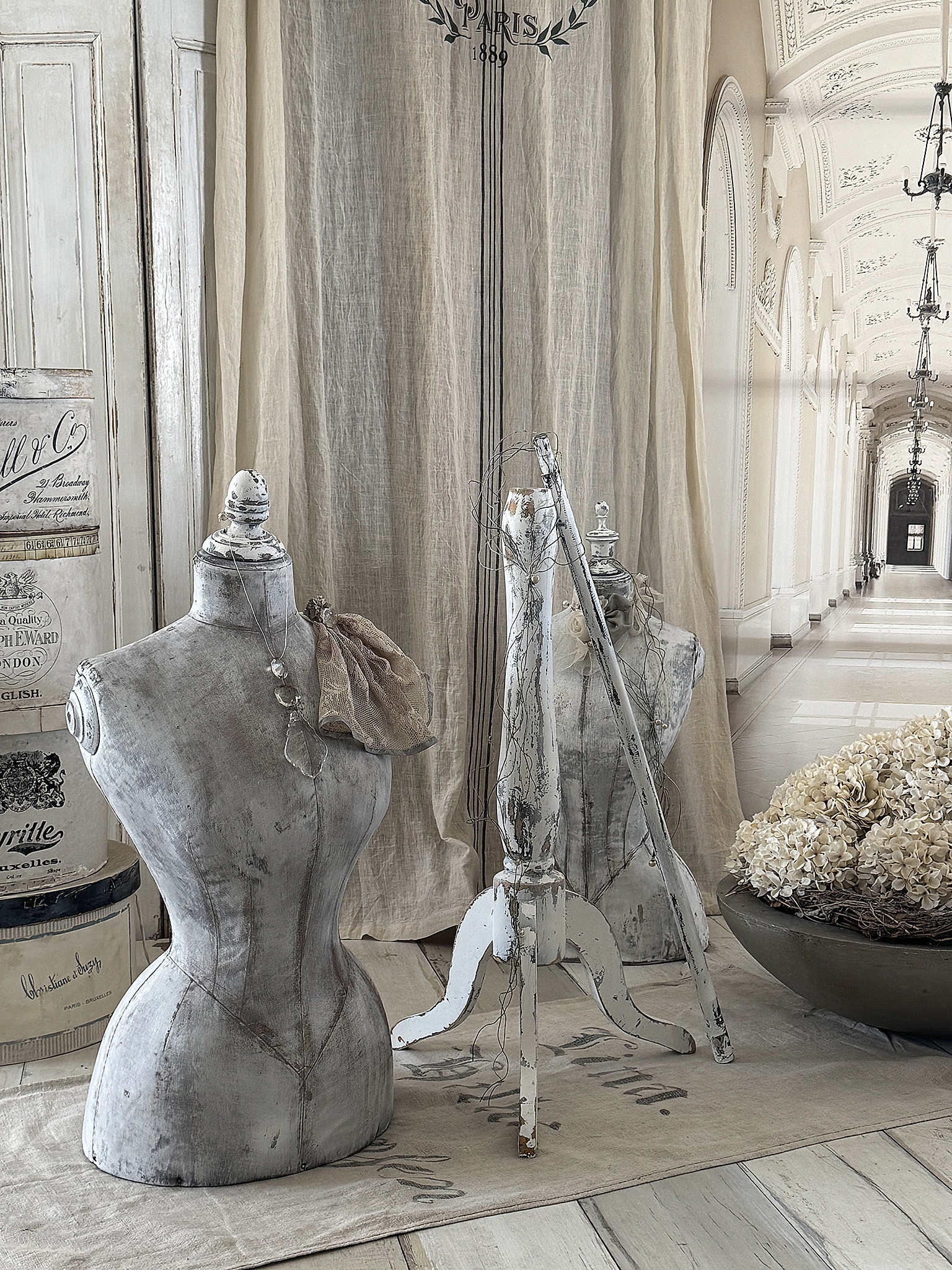 Antike Schneiderpuppe „Wespentaille“ im zarten Vintage-Look***