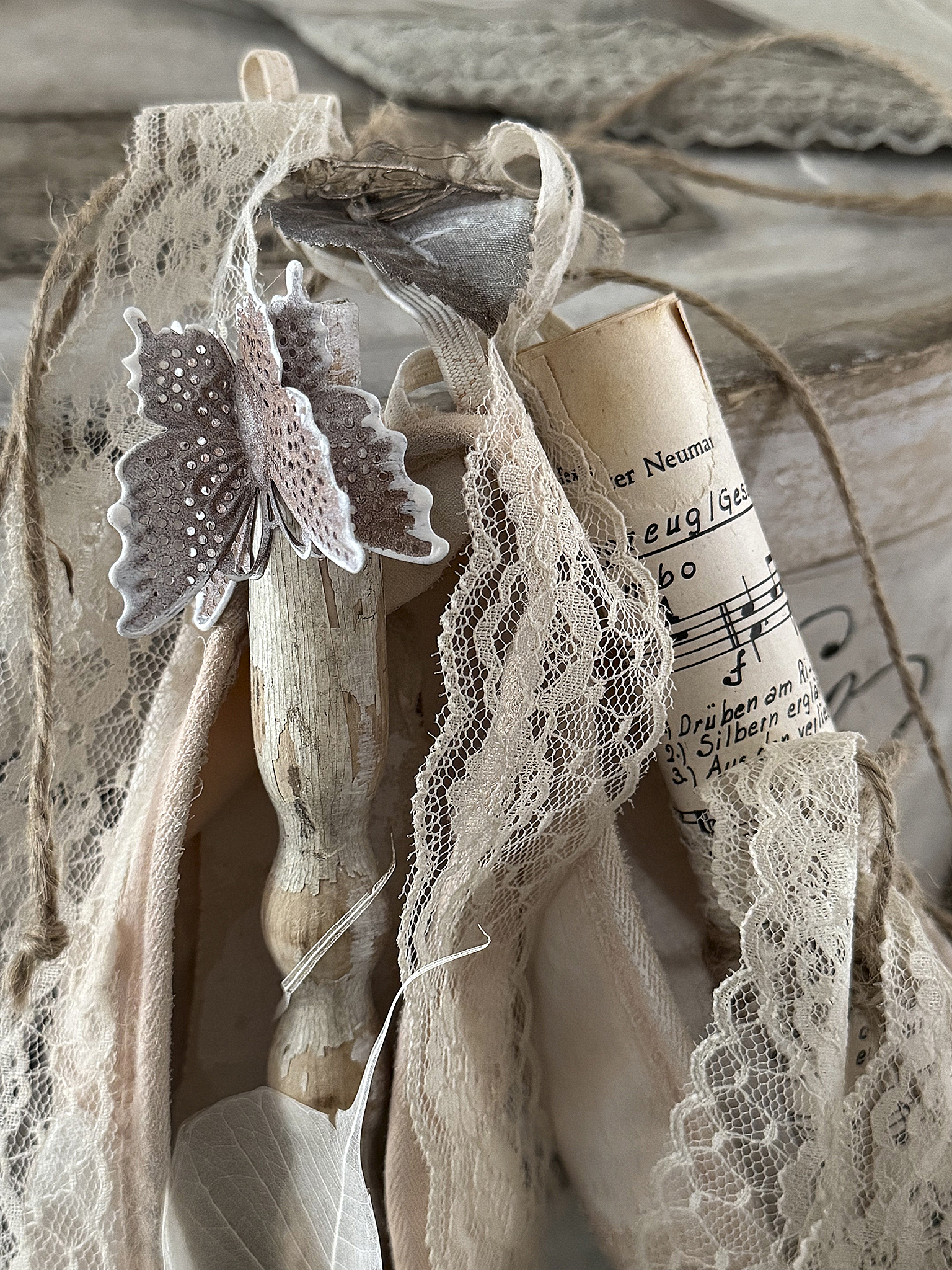 Vintage-Spitzenschuhe mit romantischer Deko***