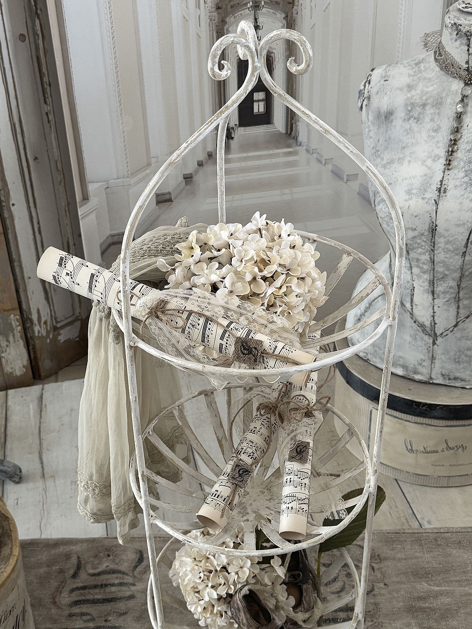 Hohe Etagere aus Frankreich – französischer Vintage-Flair***