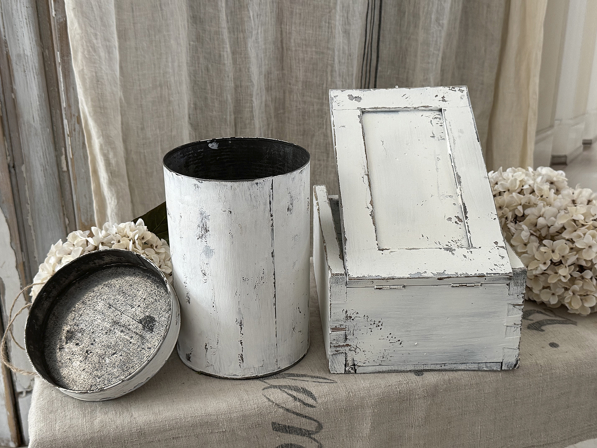 Stimmungsvolles altes Apotheker-Duo mit wunderschönem Shabby-Chic-Charme***
