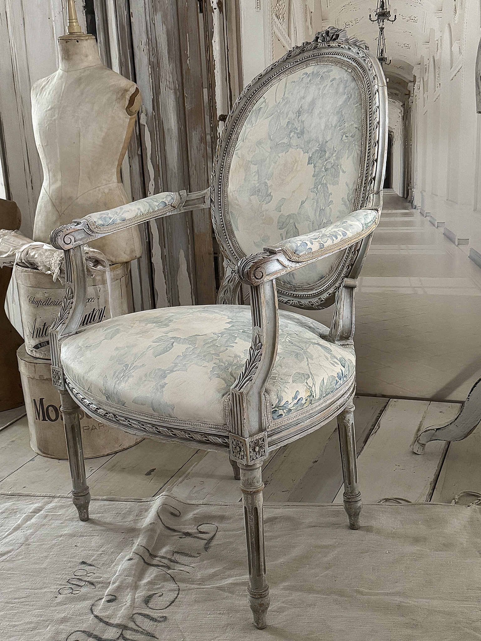 Romantischer Vintage-Armlehnsessel – ein Einzelstück mit Seele***
