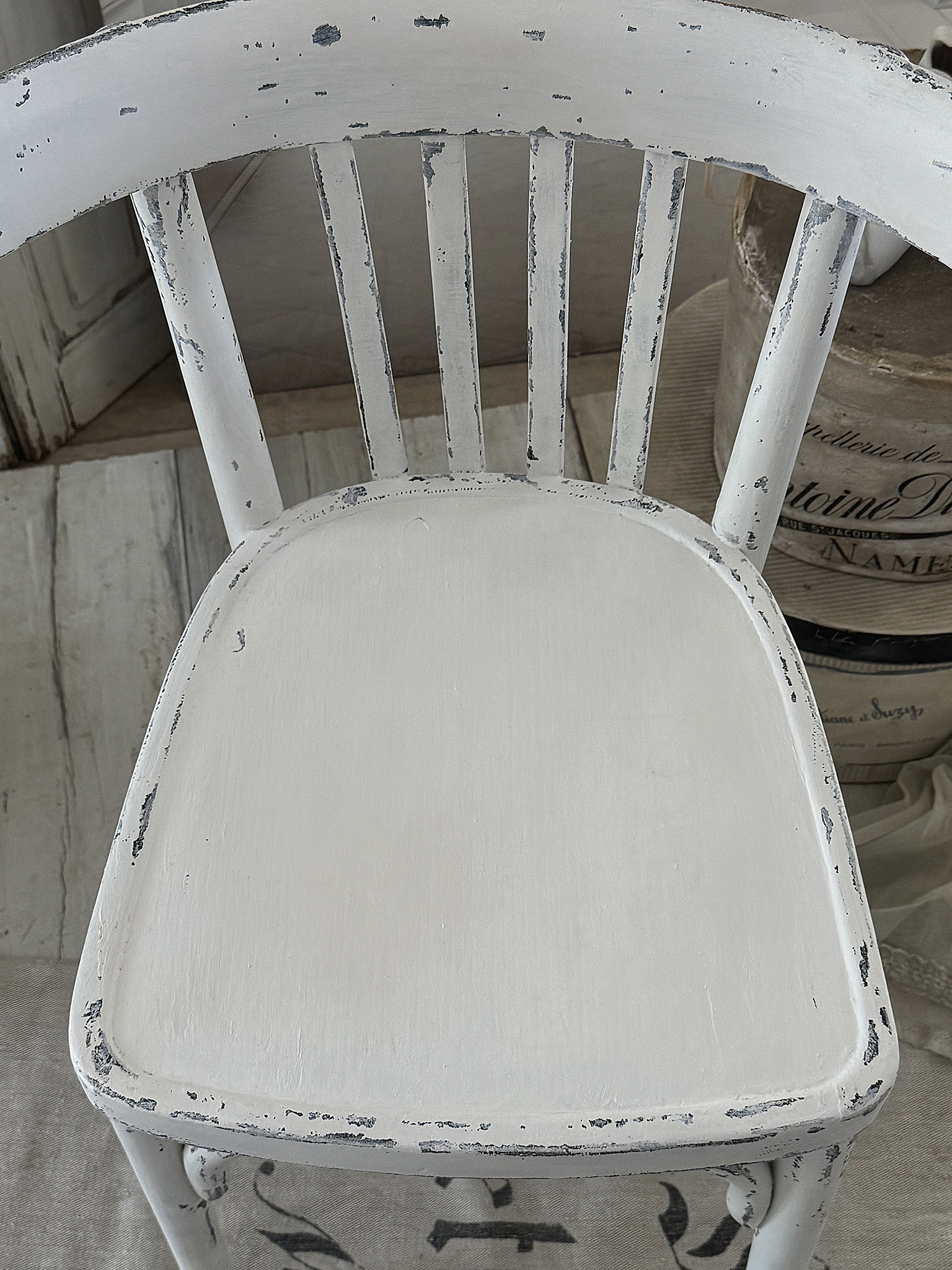 Antiker Bugholzstuhl – Matt-Weiß – Shabby  – Vintage Stuhl mit Patina***