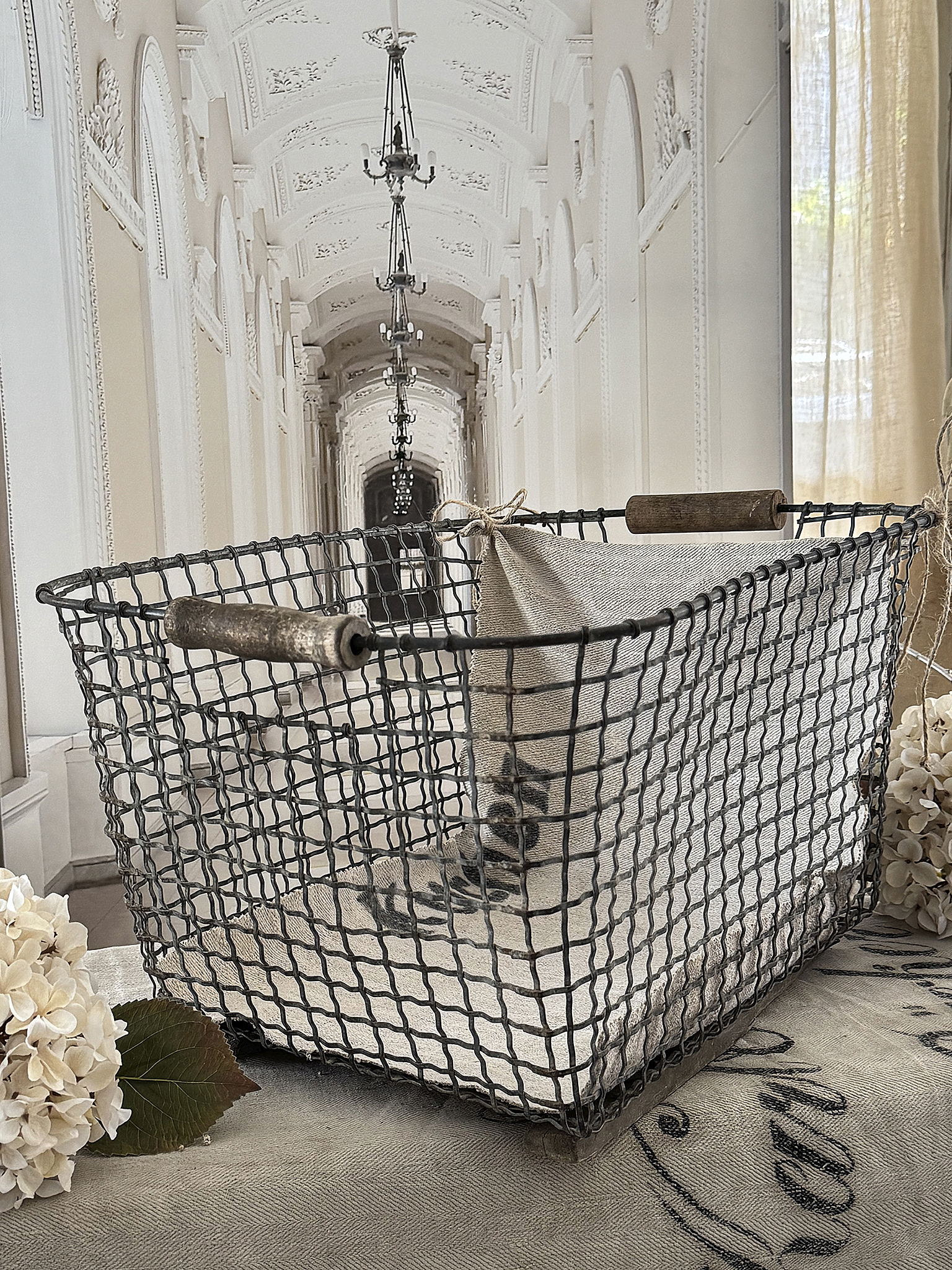  Alter Eisenkorb mit Leinen***